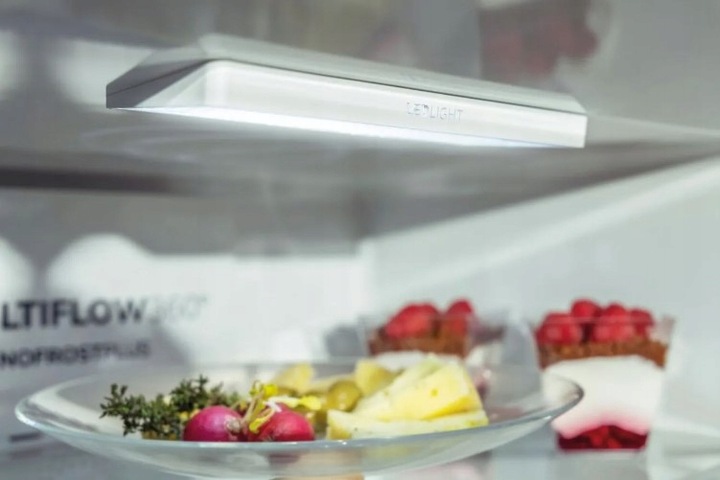 Lodówka GORENJE RF212EPW4 117cm 124L CrispZone LED Marka Gorenje