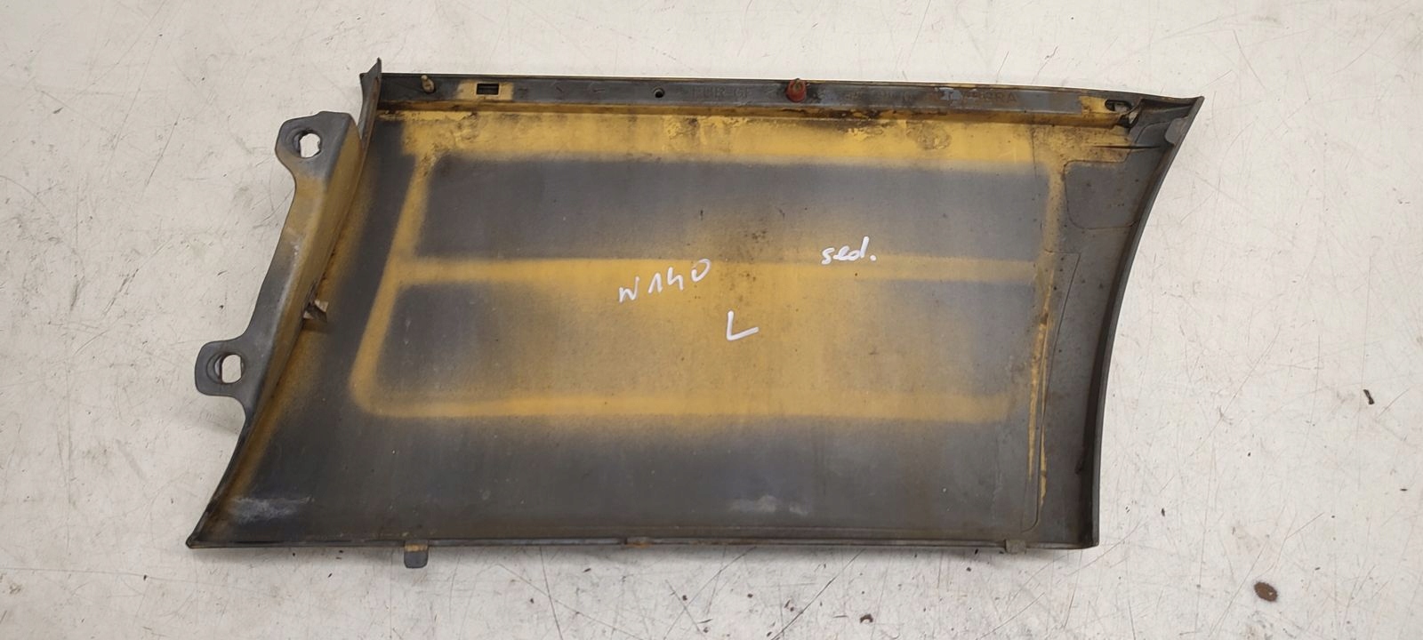 lišta blatníku levá předek Mercedes W140 3,2