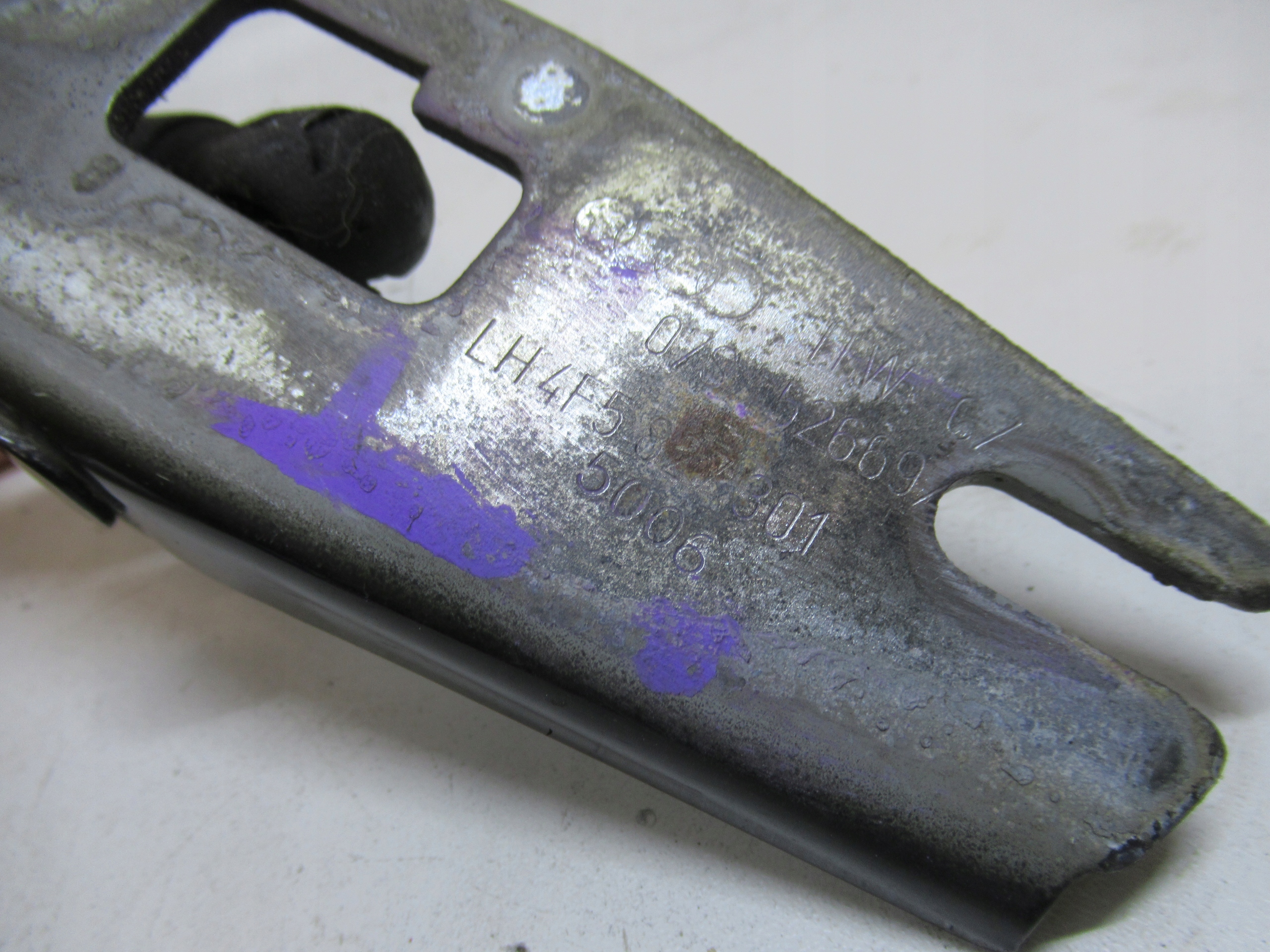 AUDI A6 C6 07R hinge bonnet left rear part 4F5827301