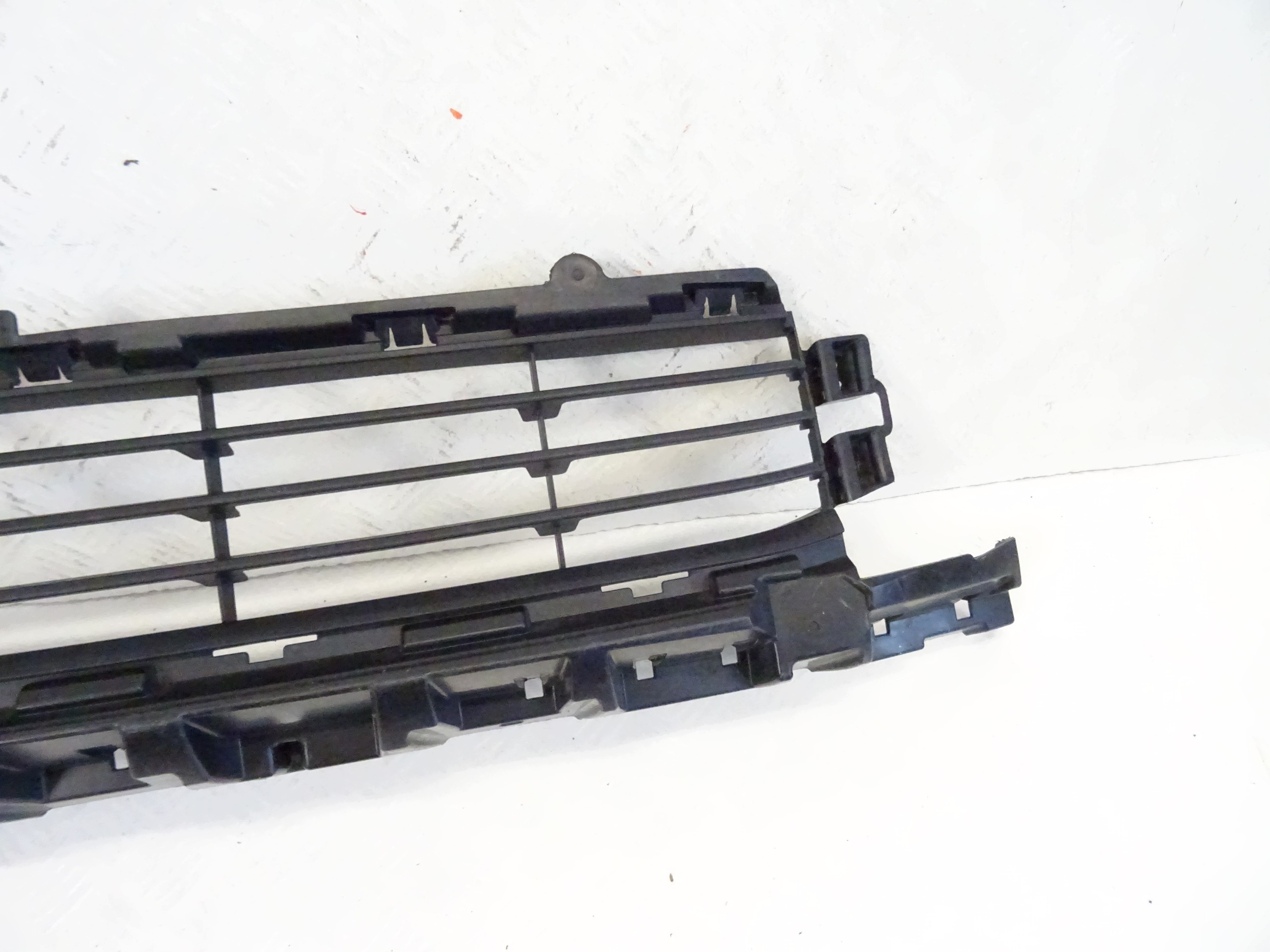 grid of a bumper front central FIAT TALENTO 622543481R