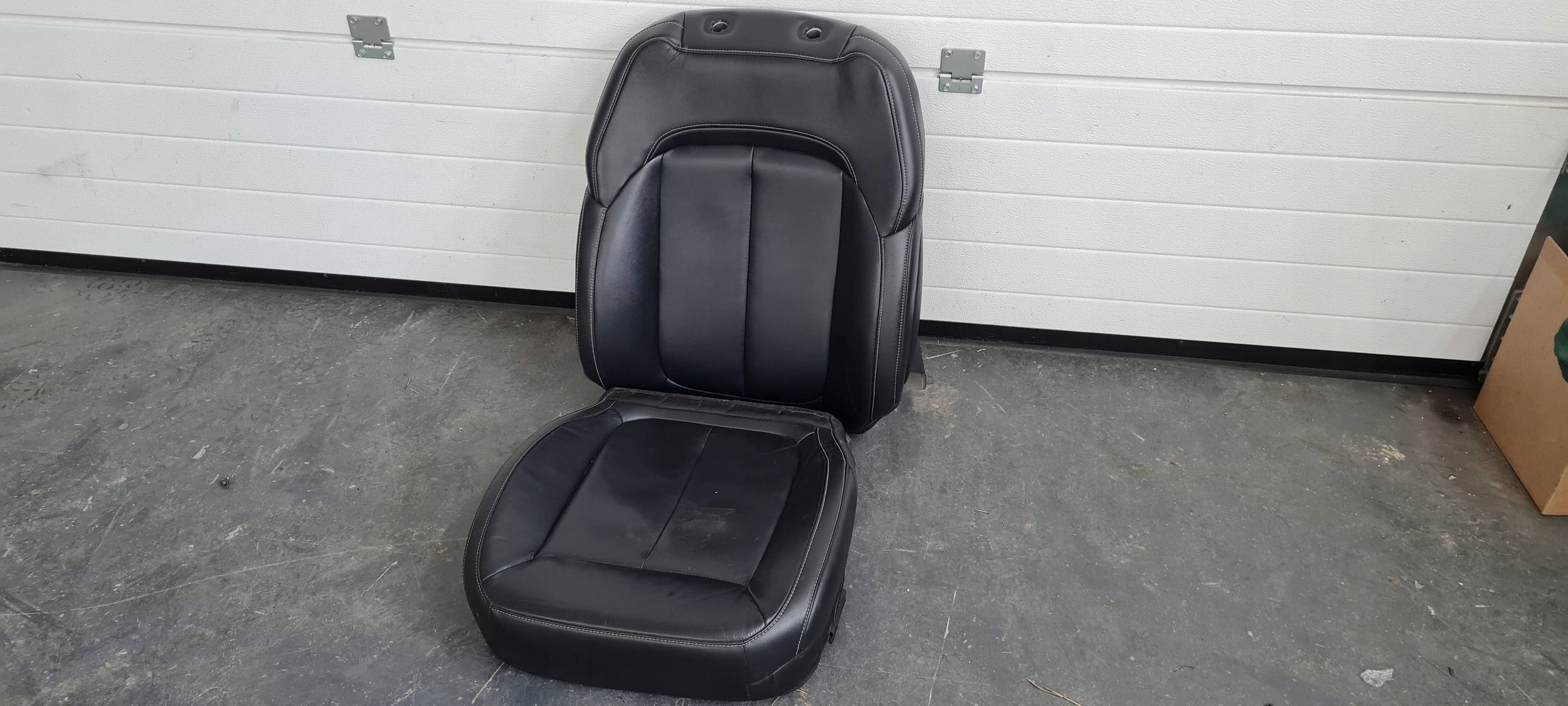 Jeep Grand Cherokee WL 2022 side leather seat left left front GRZANE