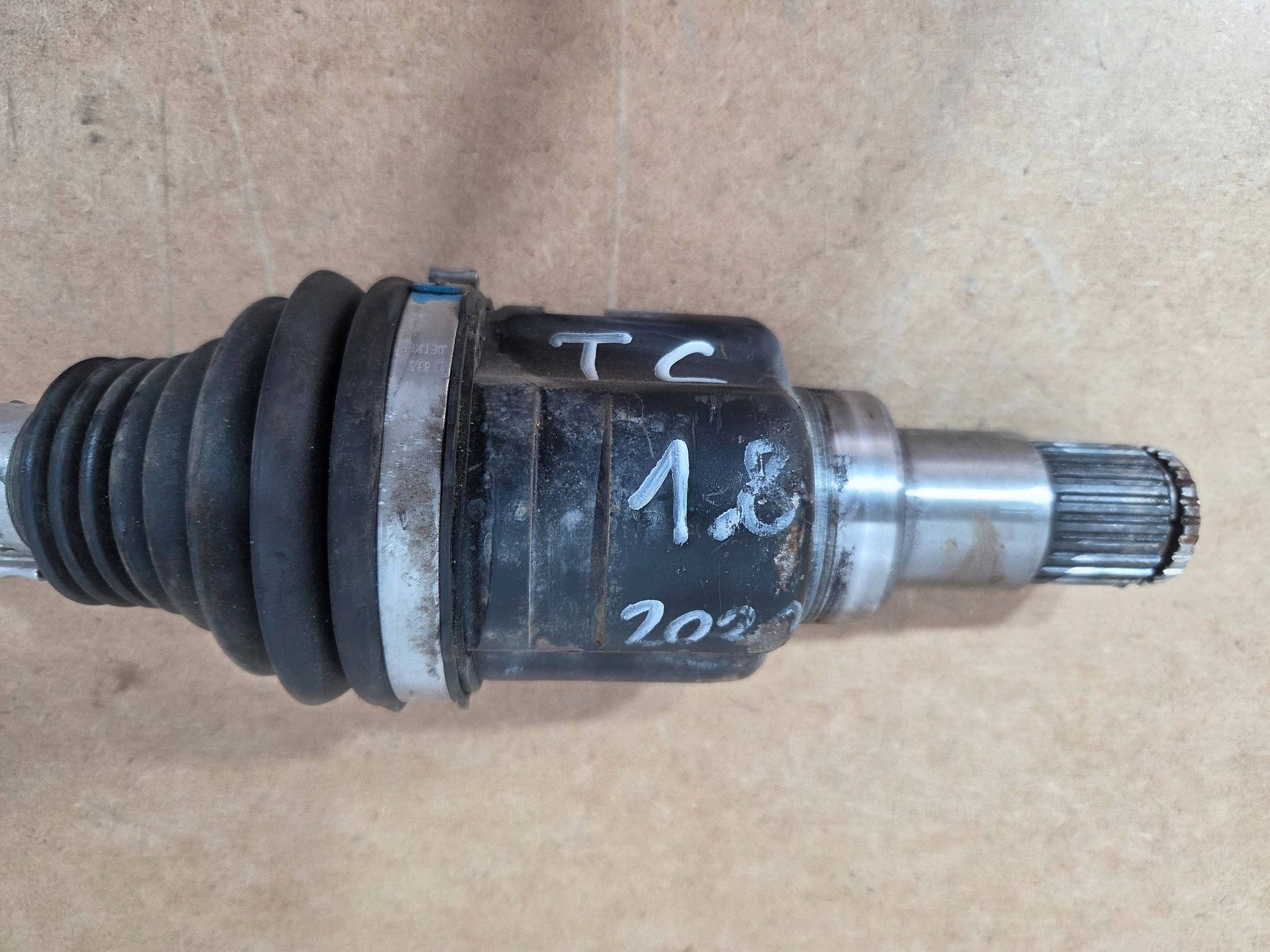 Toyota Corolla E21 1,8 Hybrid semi-axis front left 4342002J30D (P877)