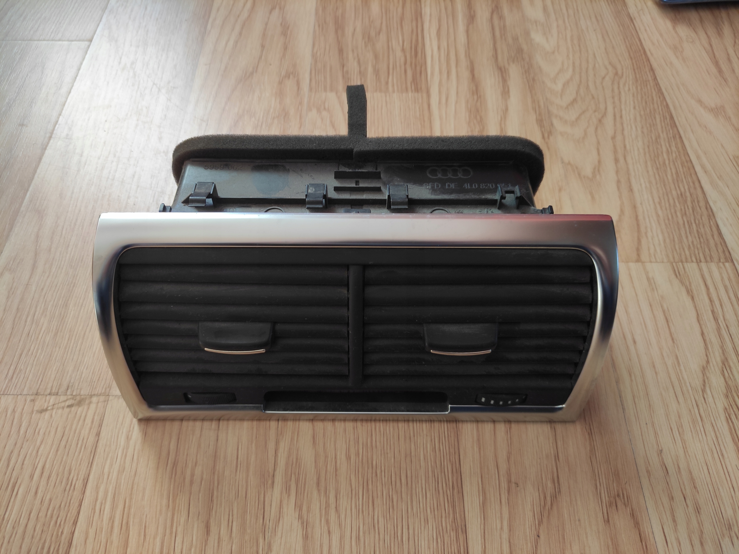 4L0820951K - Центральная вентиляционная решетка AUDI Q7 4L