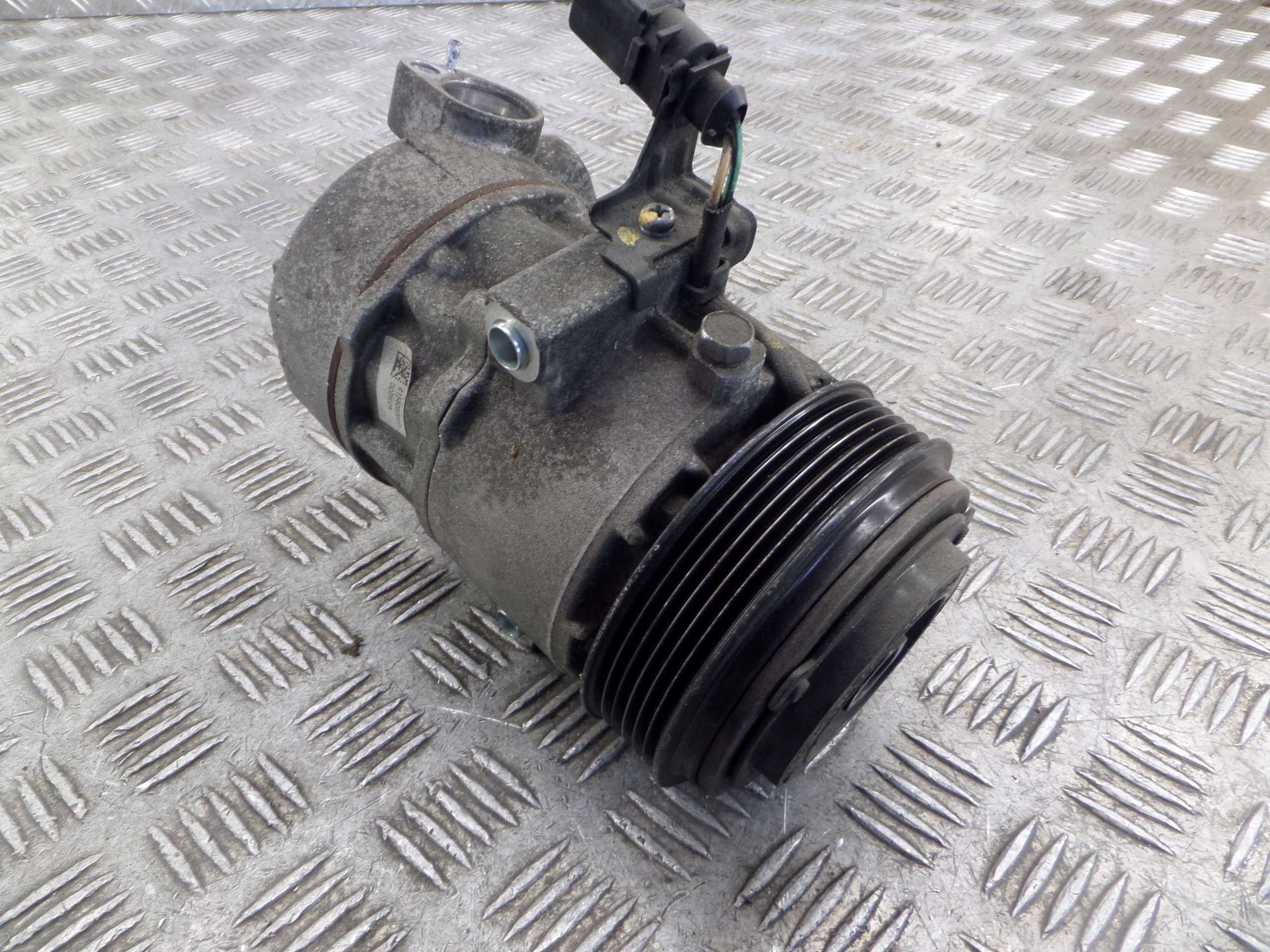 Volkswagen OE 1S0820803C kompresor klimatizaci
