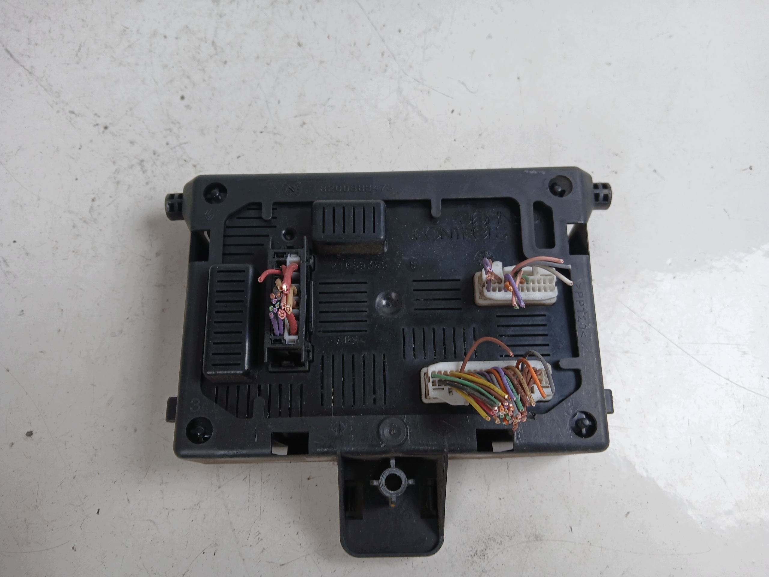 RENAULT CLIO III Module fusibles Module BCM 8200343733
