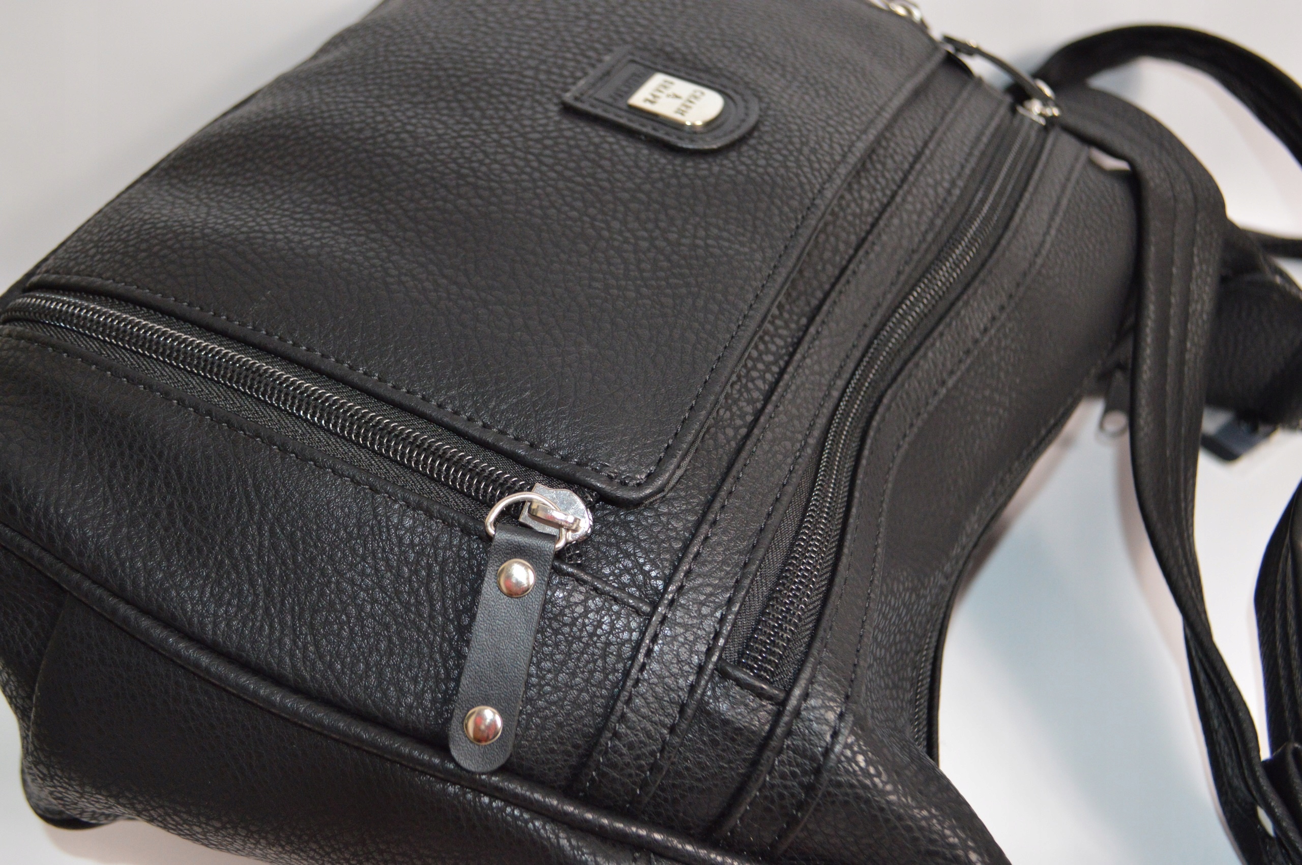 ŚREDNIA TOREBKA DAMSKA LISTONOSZKA NA RAMIĘ Kolor czarny