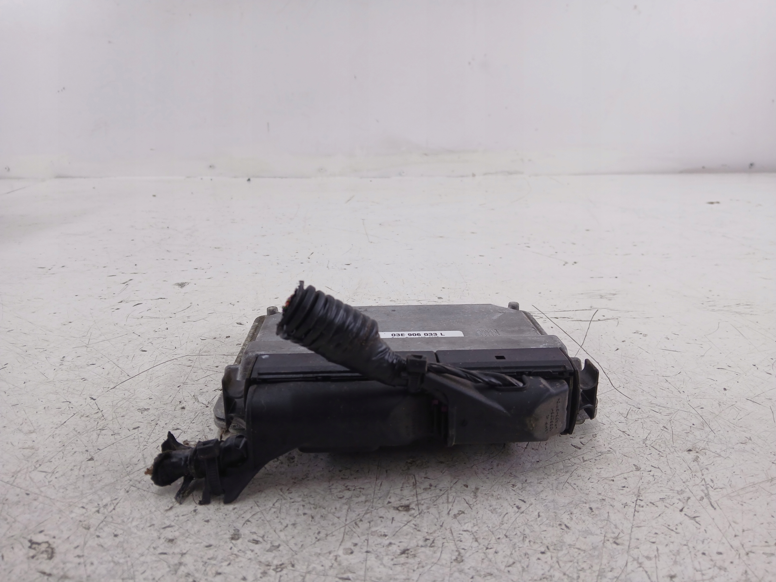 VW POLO 9N 1.2 control unit of the engine 03E906033L