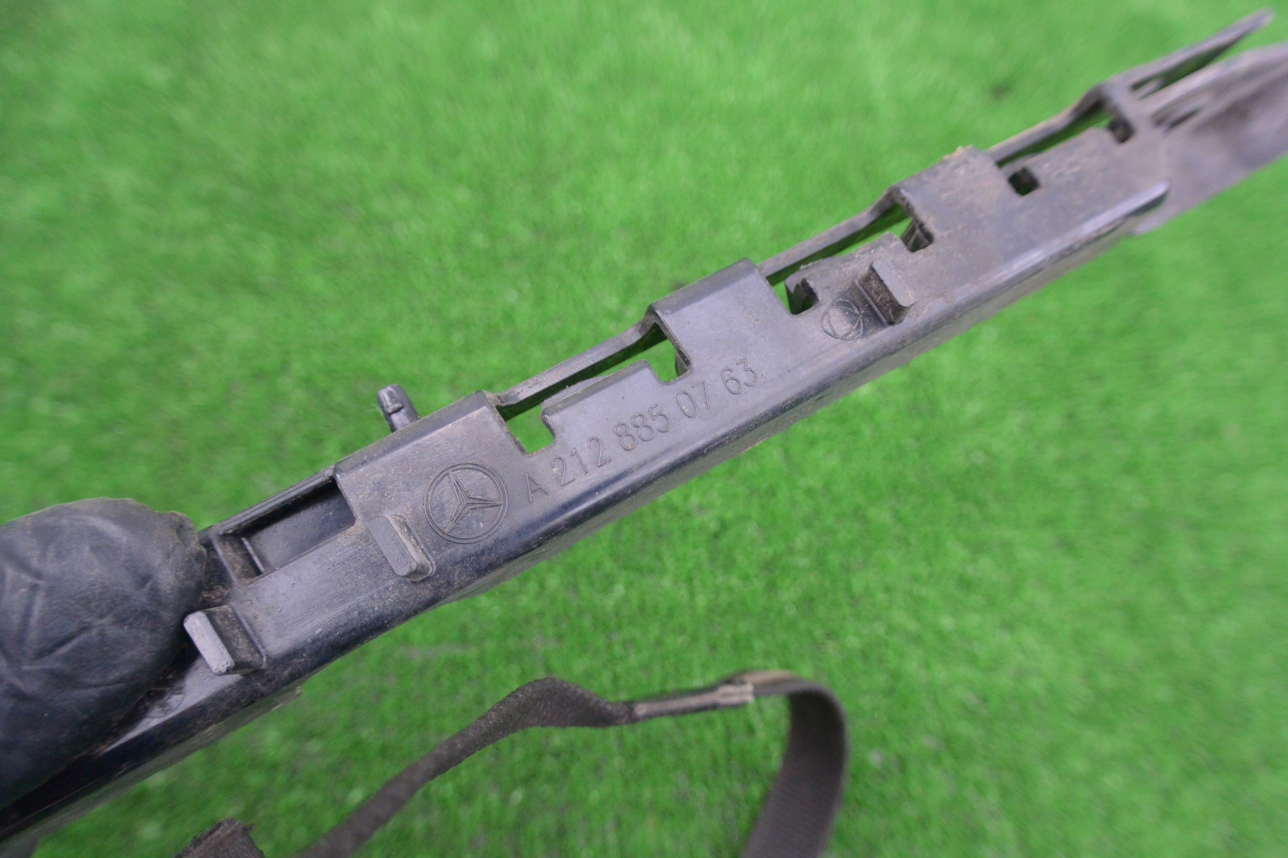 bumper bracket rear part right left sedan MERCEDES-BENZ E-KLASA W211