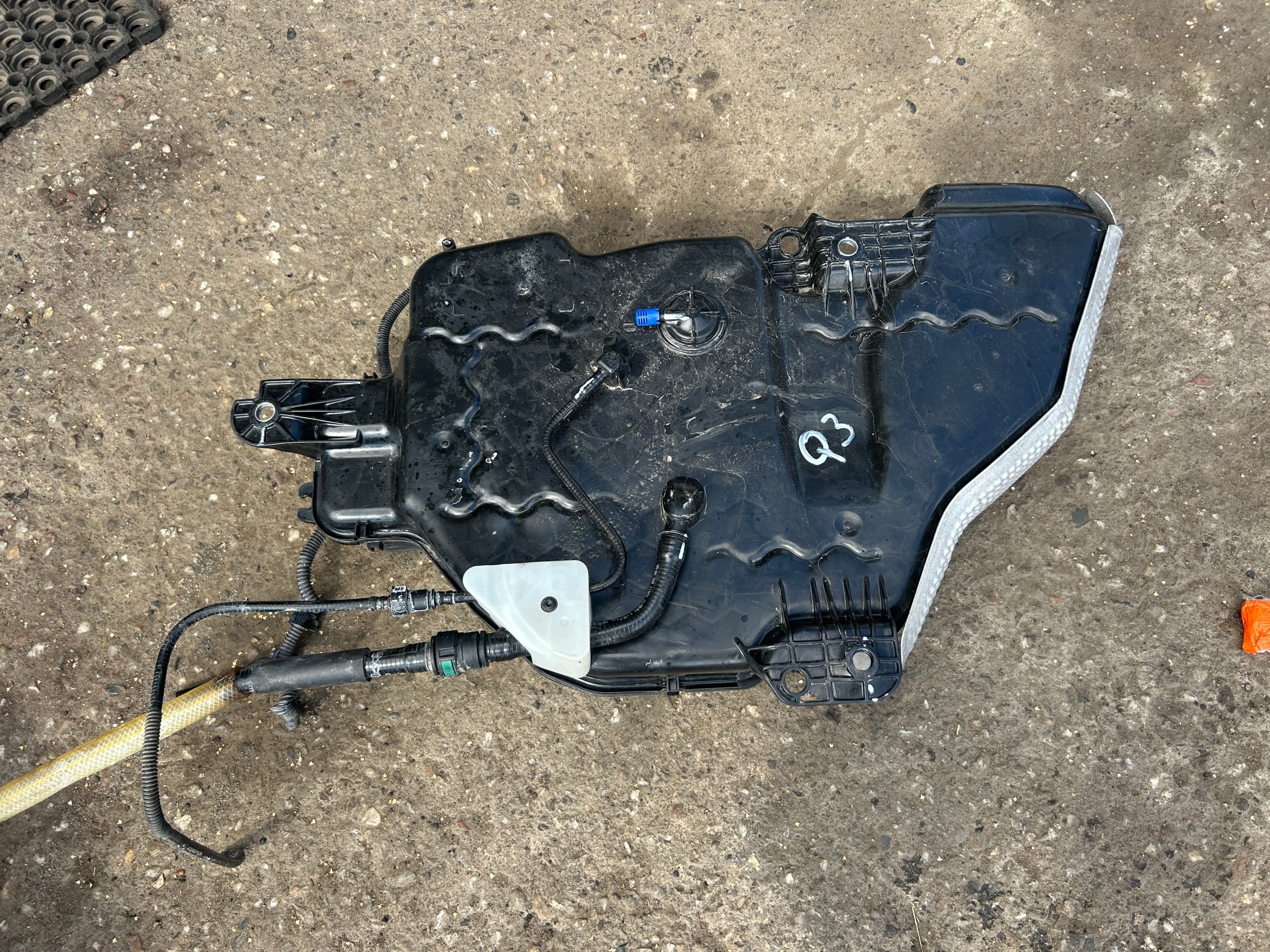 AUDI Q3 8U VW TIGUAN tank ADBLUE 5N0131877D complete
