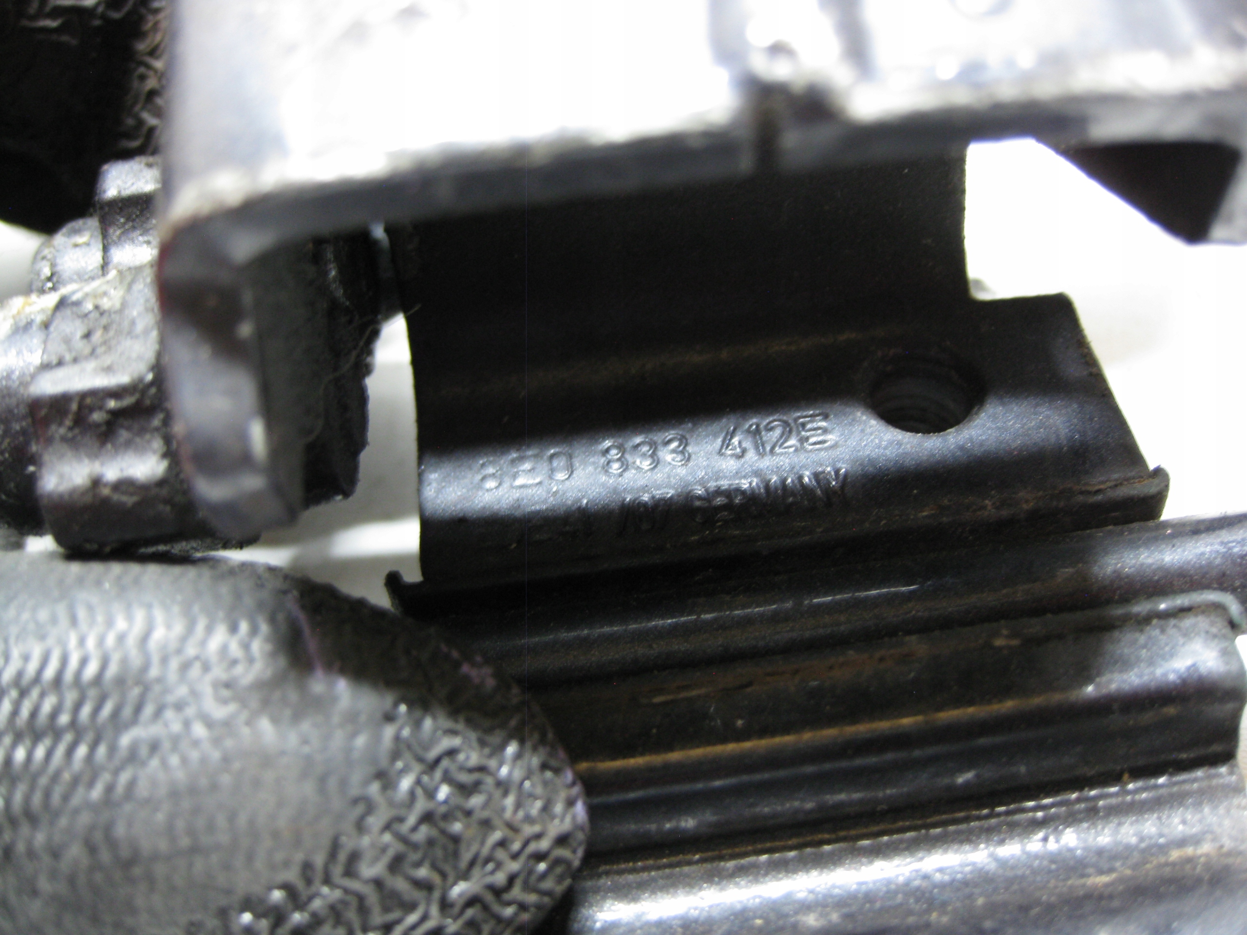 AUDI A6 C6 hinge door right rear part 8E0833412E