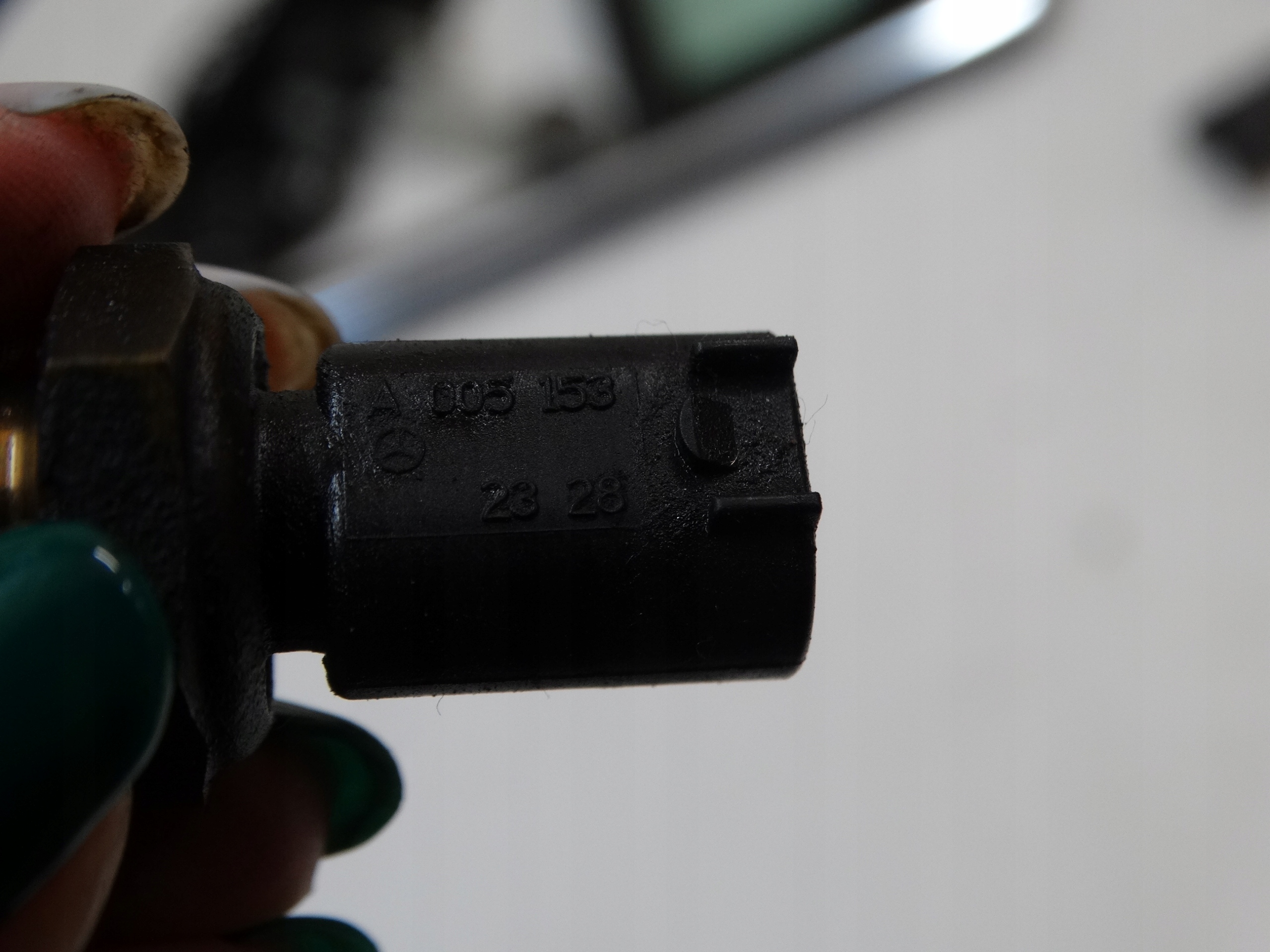 sensor TEMPERATURY oil MERCEDES W169 0051532828