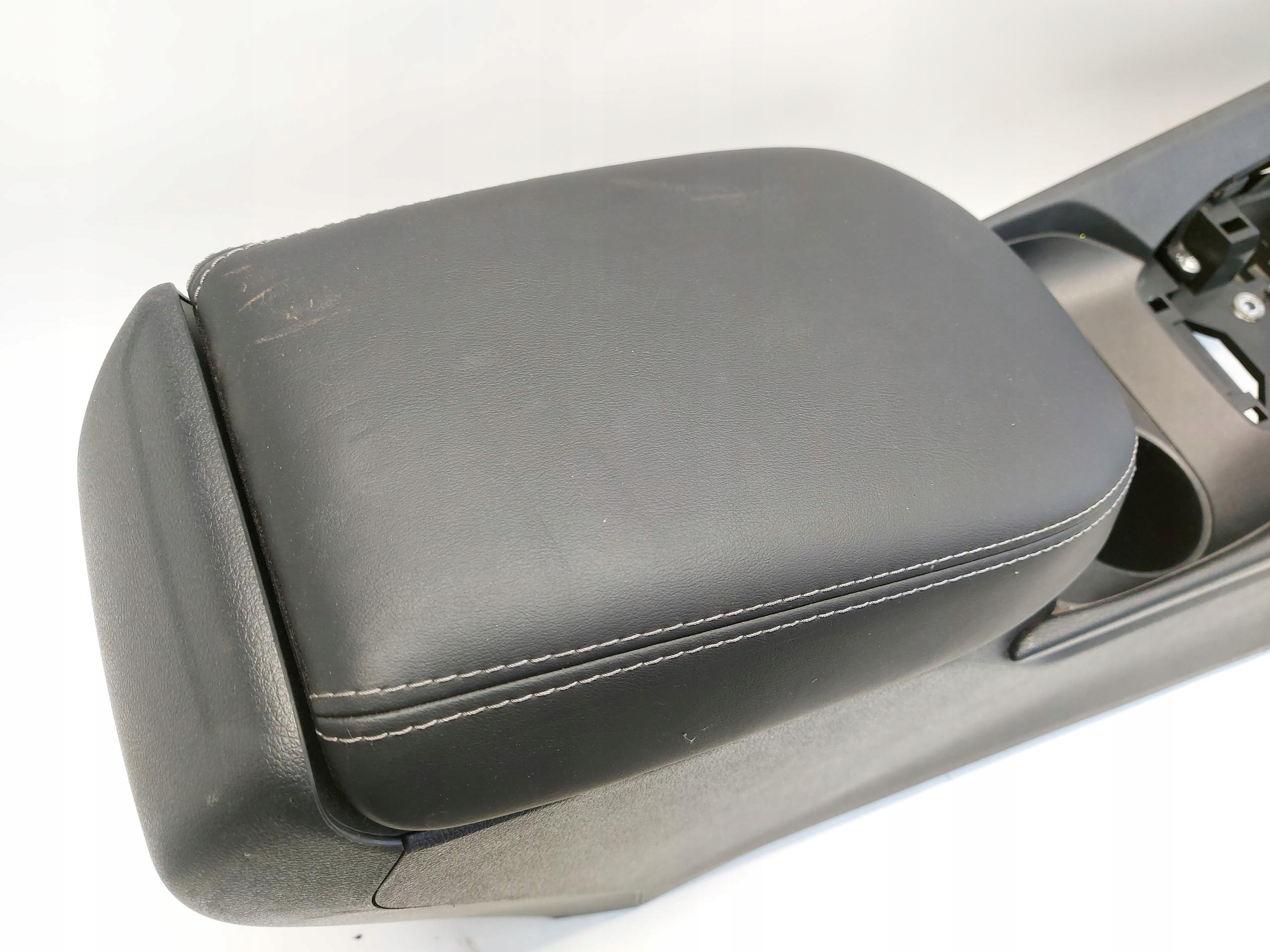 Nissan Qashqai J12 TUNEL central armrest
