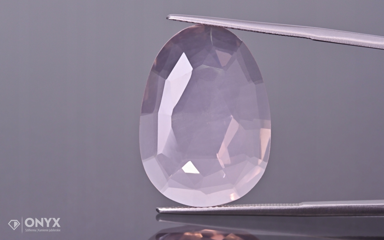 Růženín zkosený nepravidelný 25x18 mm