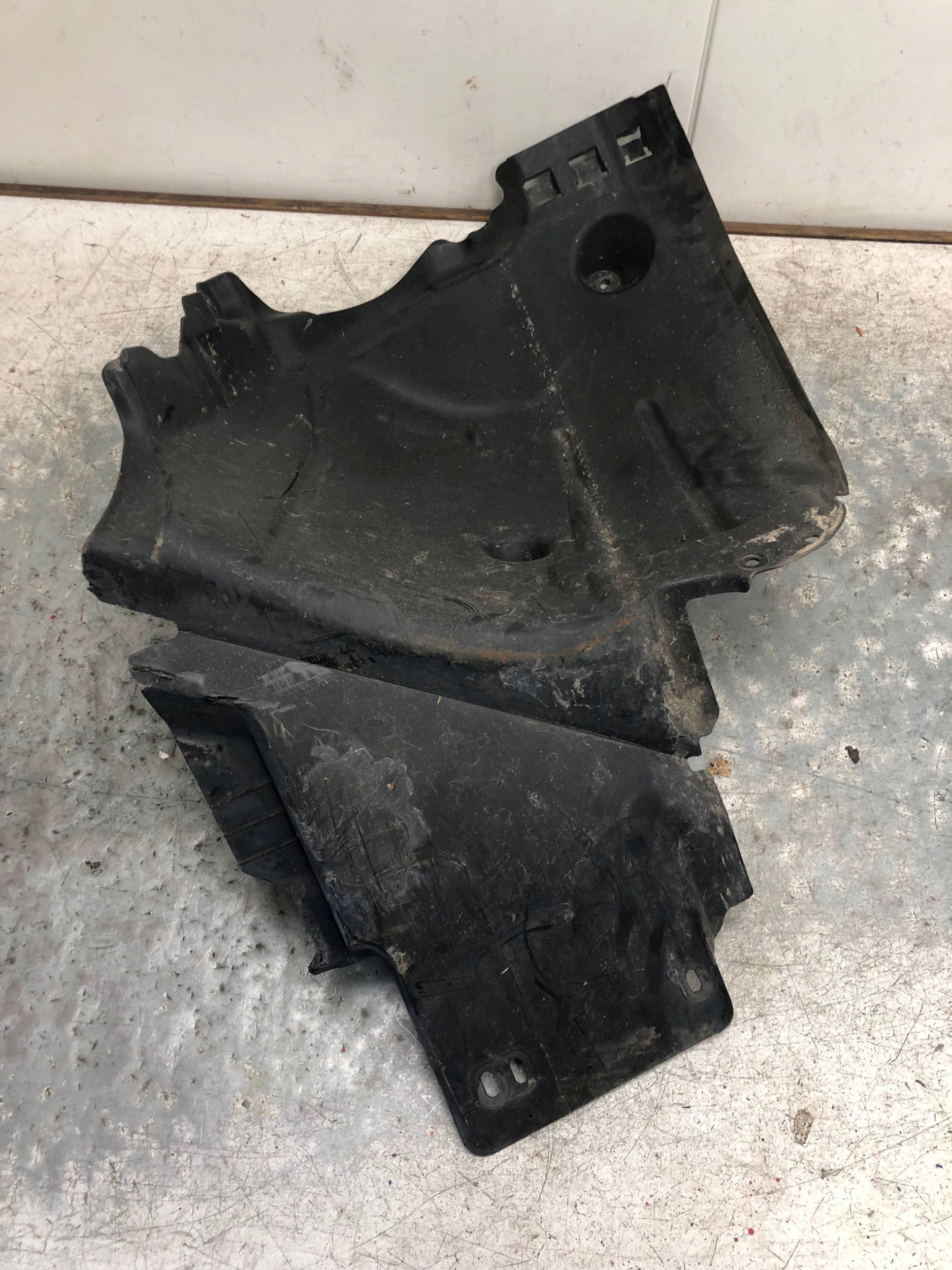 mudguard left front part rear MERCEDES W205 KOMBI A2056913300