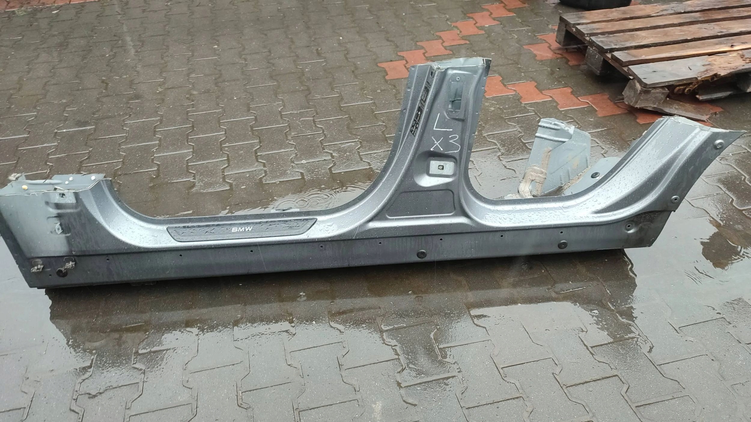 BMW X3 F25 2015 left side threshold quarter