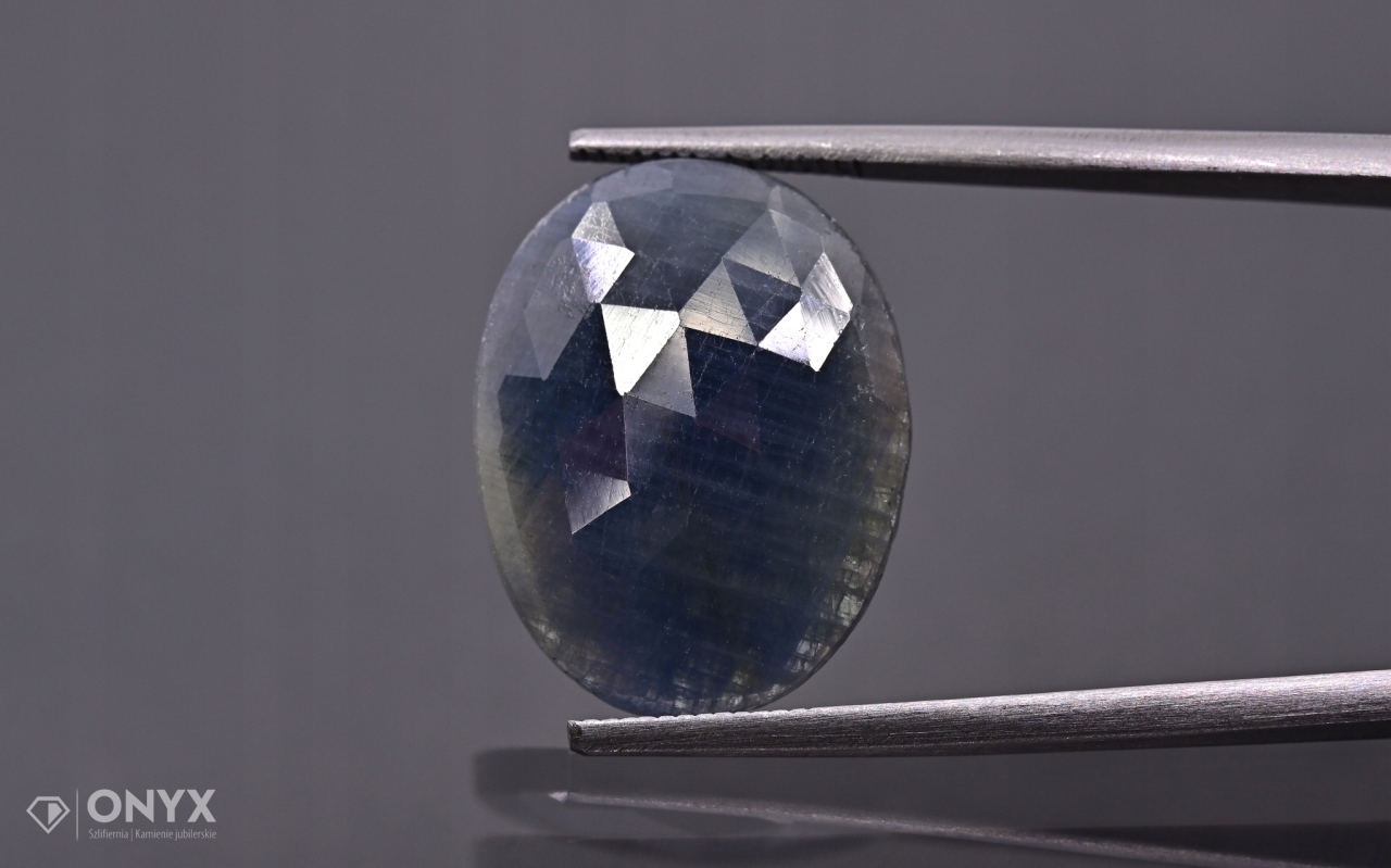 Safírová fazetovaná rozeta ovál 18,5x14,5 mm