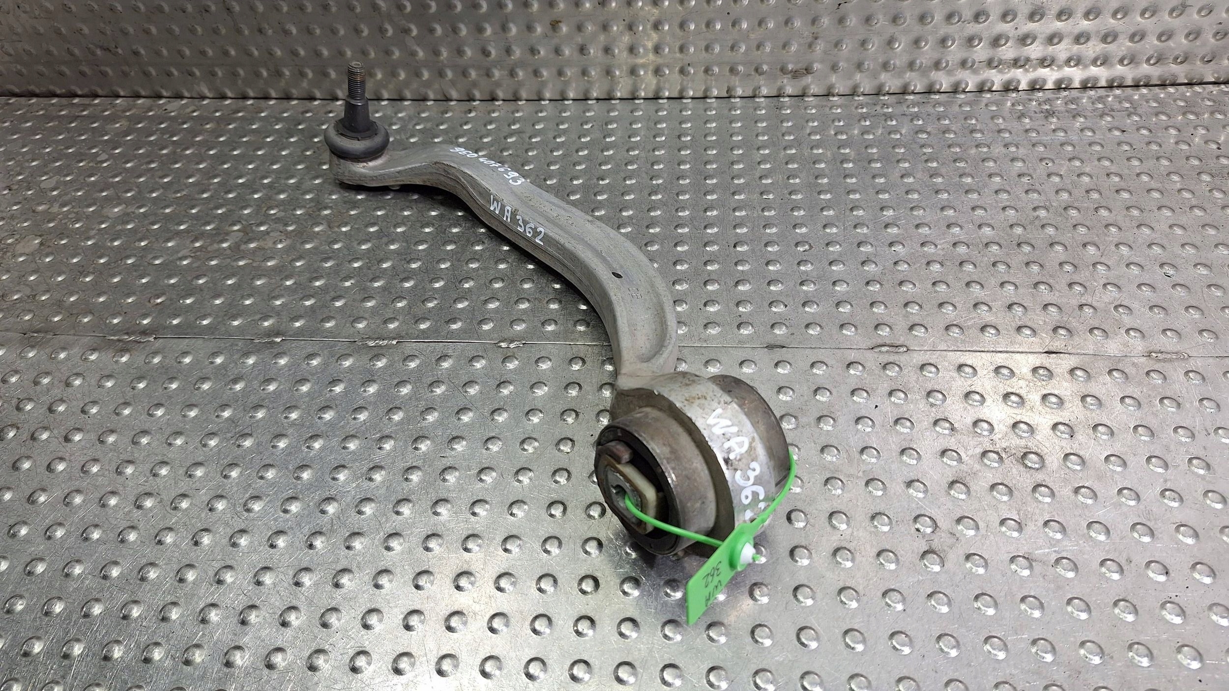 arm left front lower BANAN AUDI A4 B5 A6 C5 A8 D2 PASSAT B5 SUPERB and