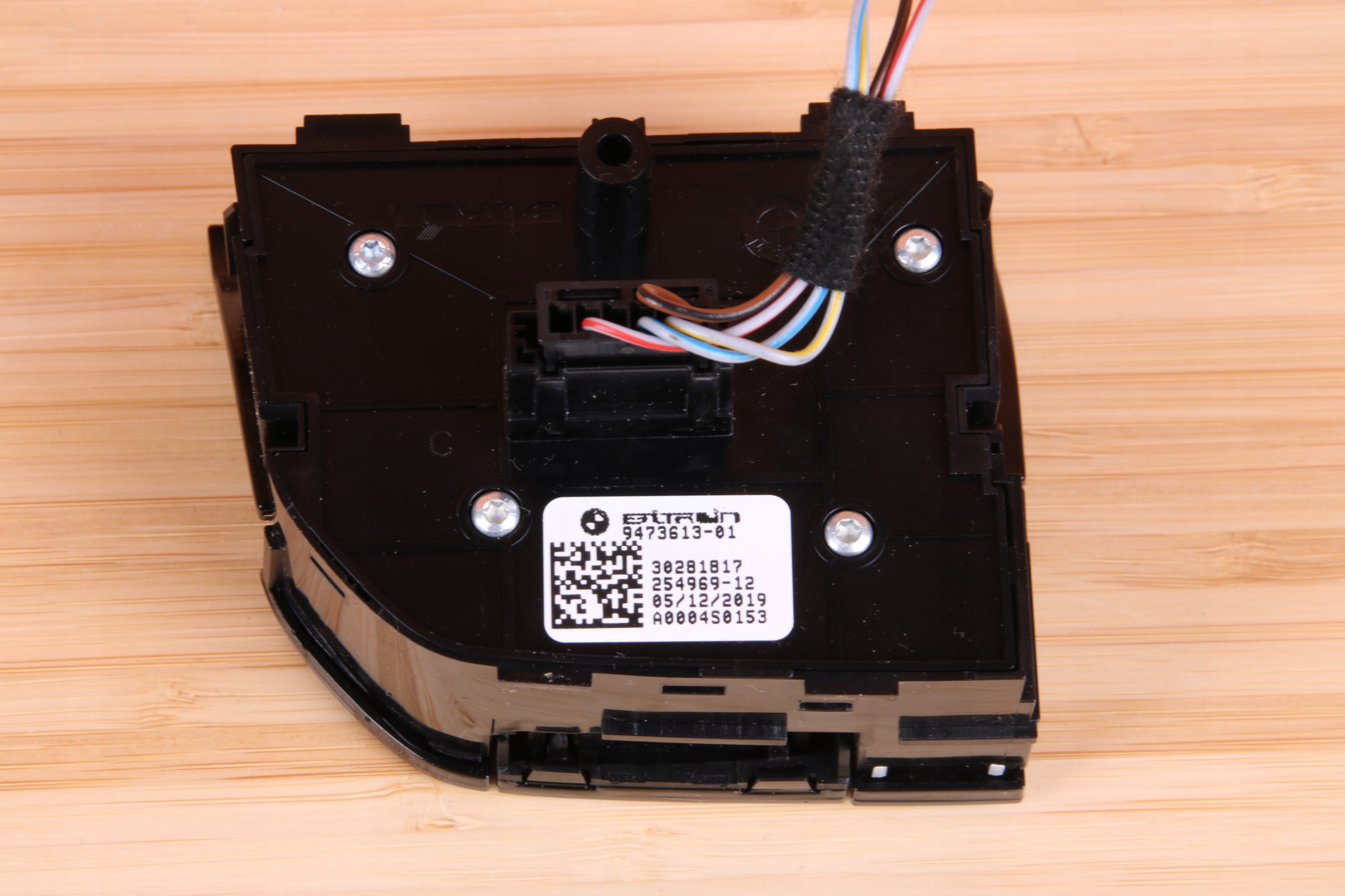 BMW M4 G83 switch SKLADANIA roofs 9473613