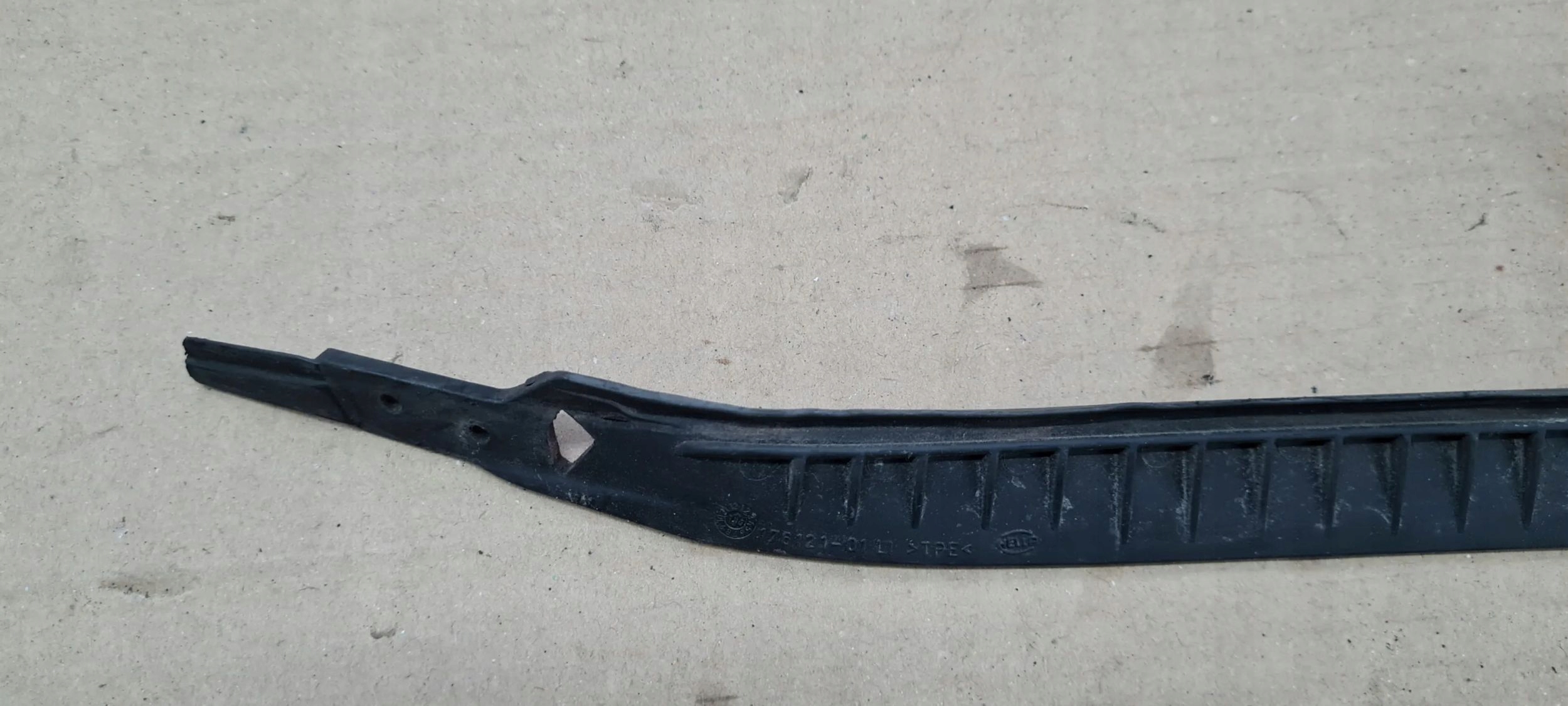 A6 C7 4G gasket lights left front 176121-01