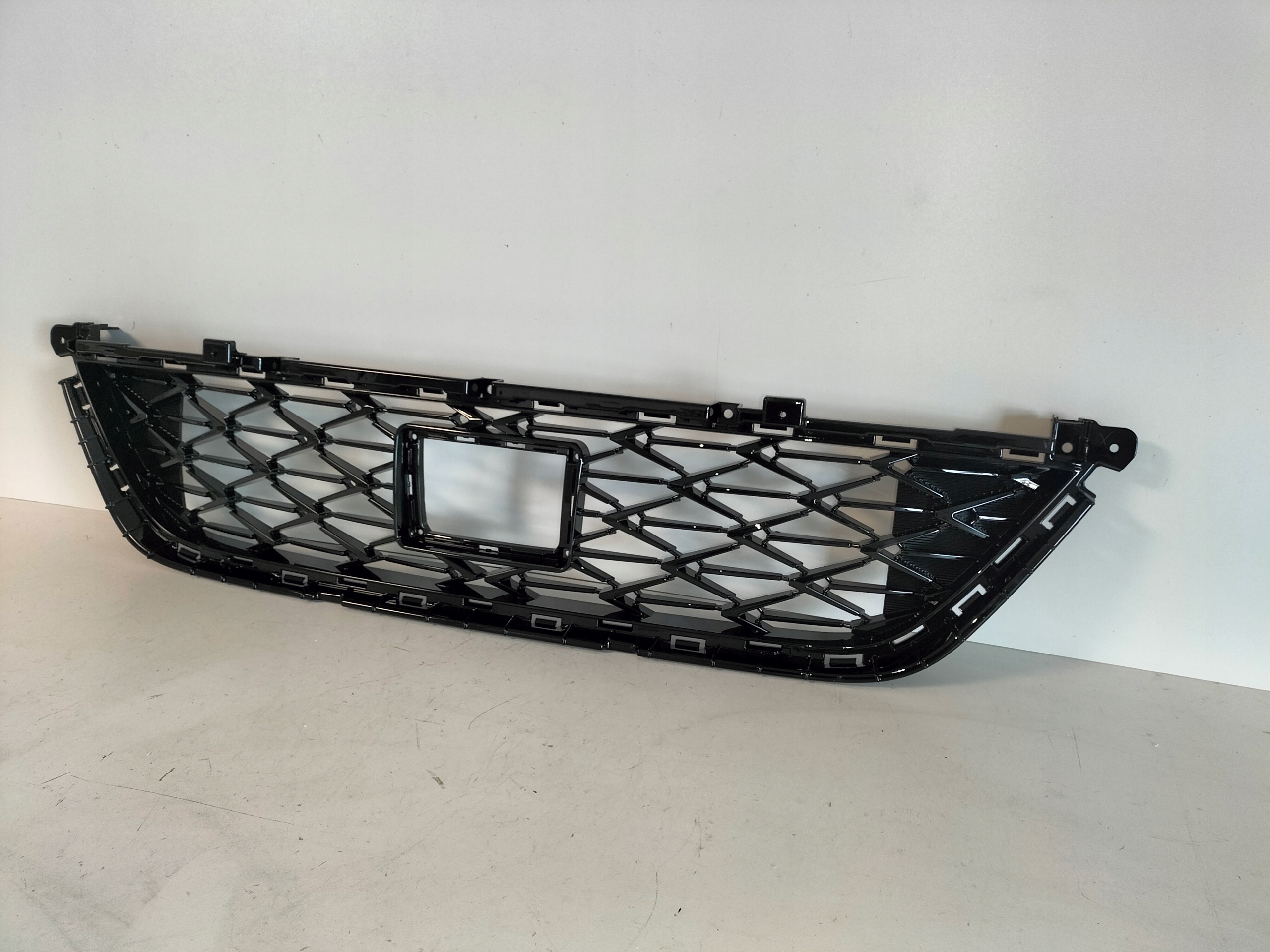 grille grid of a bumper front central KIA X-CEED XCEED LIFT 22- GT-LINE