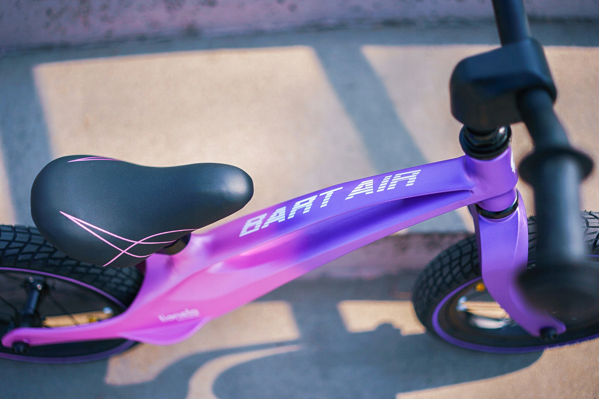 Rowerek biegowy MAGNEZOWY Lionelo Bart AIR 12'' Model Bart Air