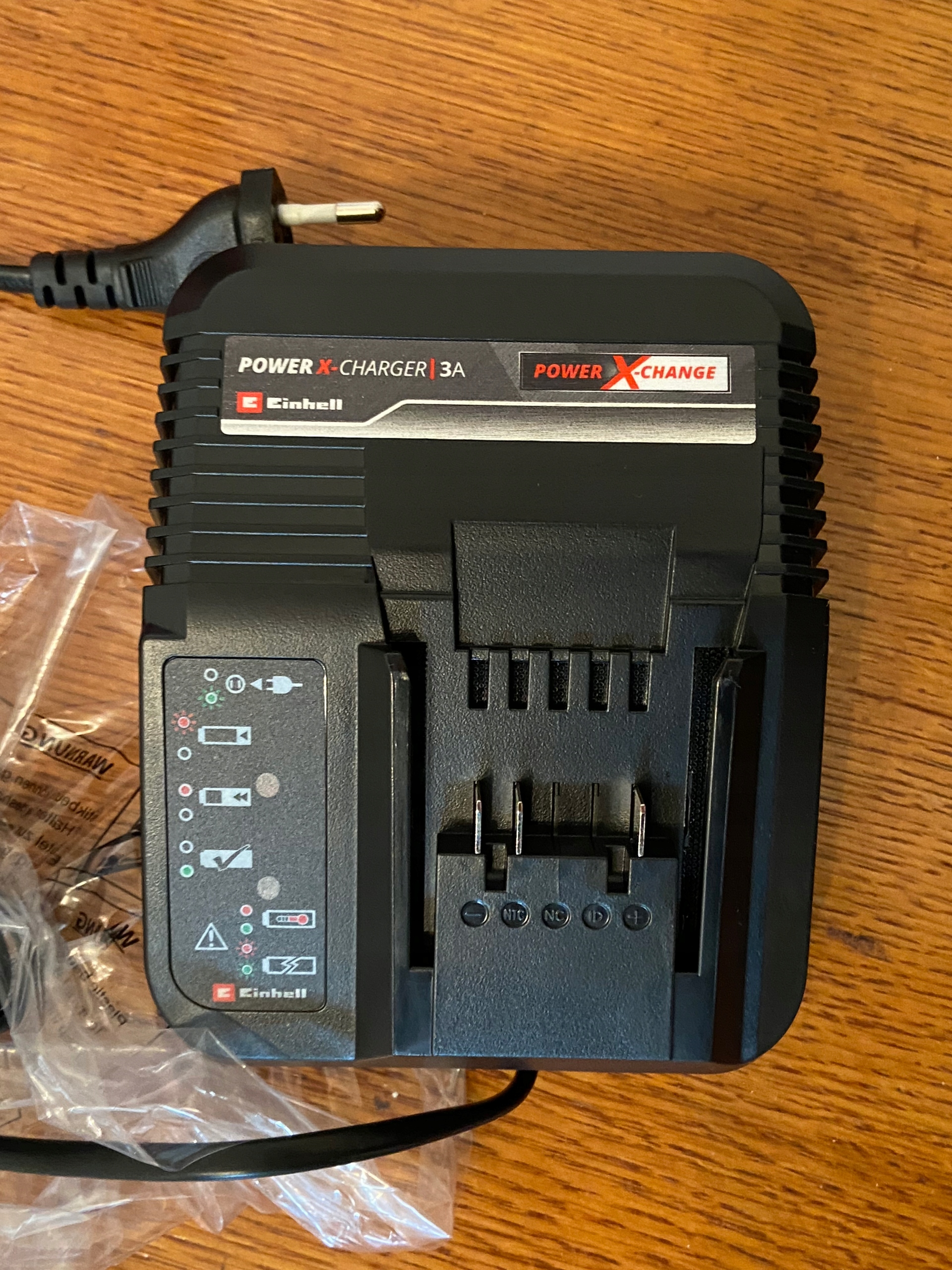 ZESTAW STARTOWy Li-Ion Einhell 18V 4,0Ah, AKUMULATOR I ZASILACZ Typ akumulatora Li-Ion