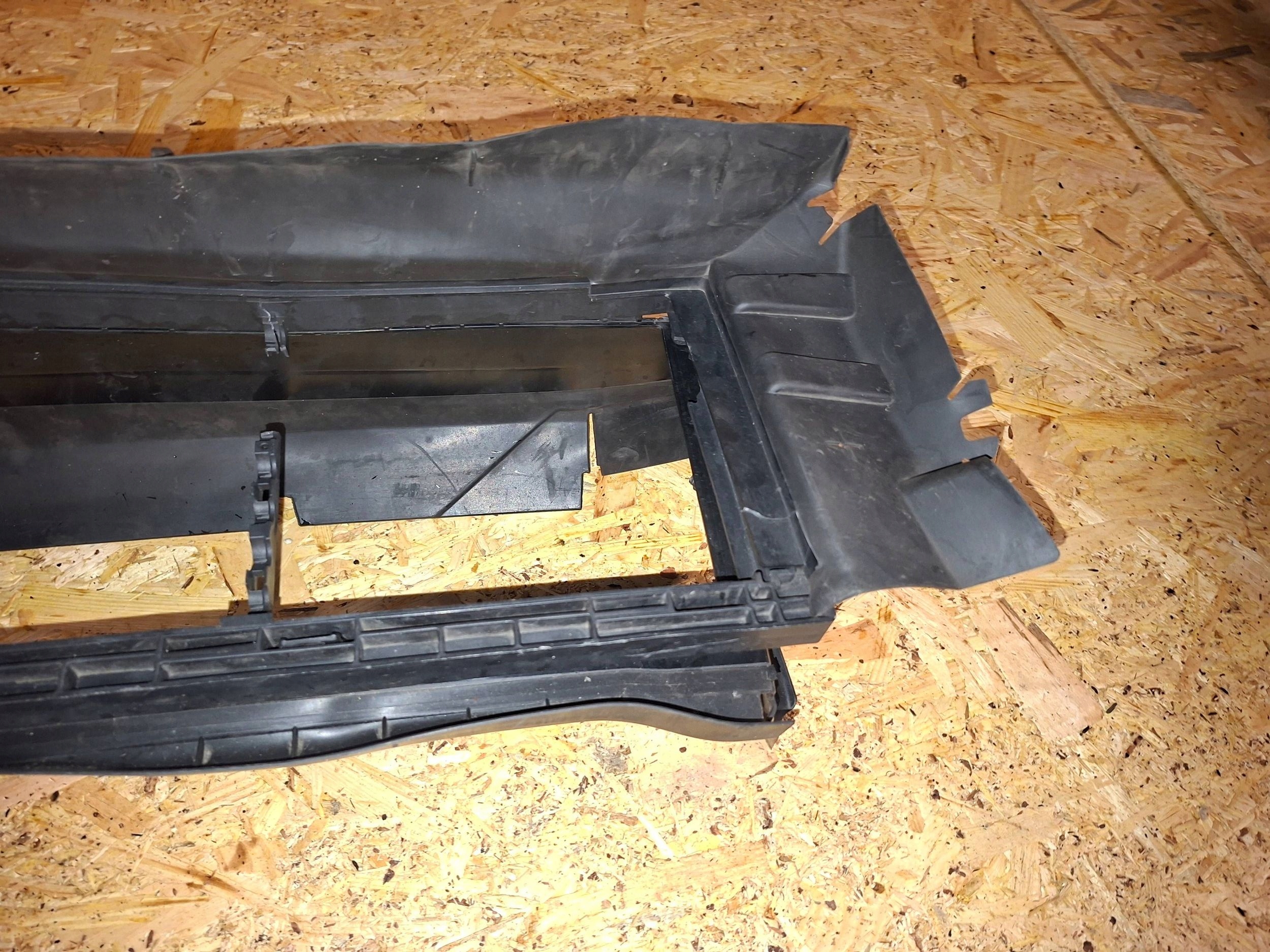 тунель воздушный для интеркулера seat Ateca 5q0122323a