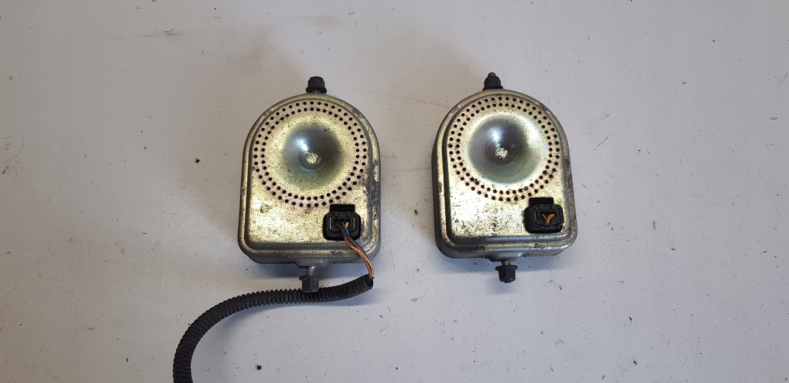 FORD FOCUS MK3 SYRENKA KLAKSON ALARMU AV6N19G229AD