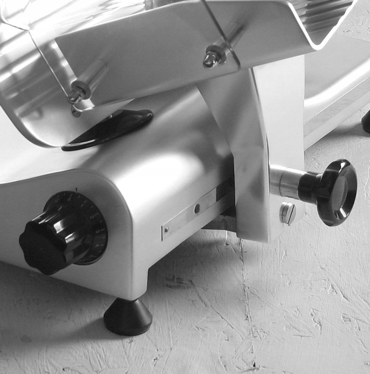 Krajalnica 195, HENDI, Profi Line, 230V/200W, 416x400x(H)335mm Napięcie 230 V