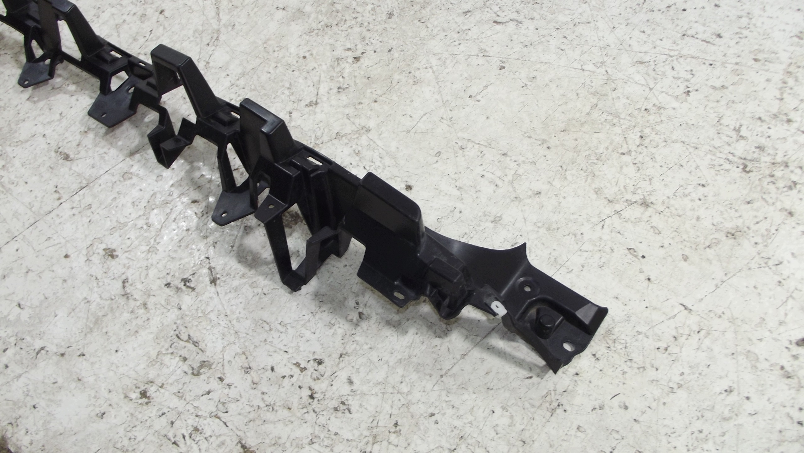 Land Rover Discovery V bumper bracket rear part HY32-17B861-AC