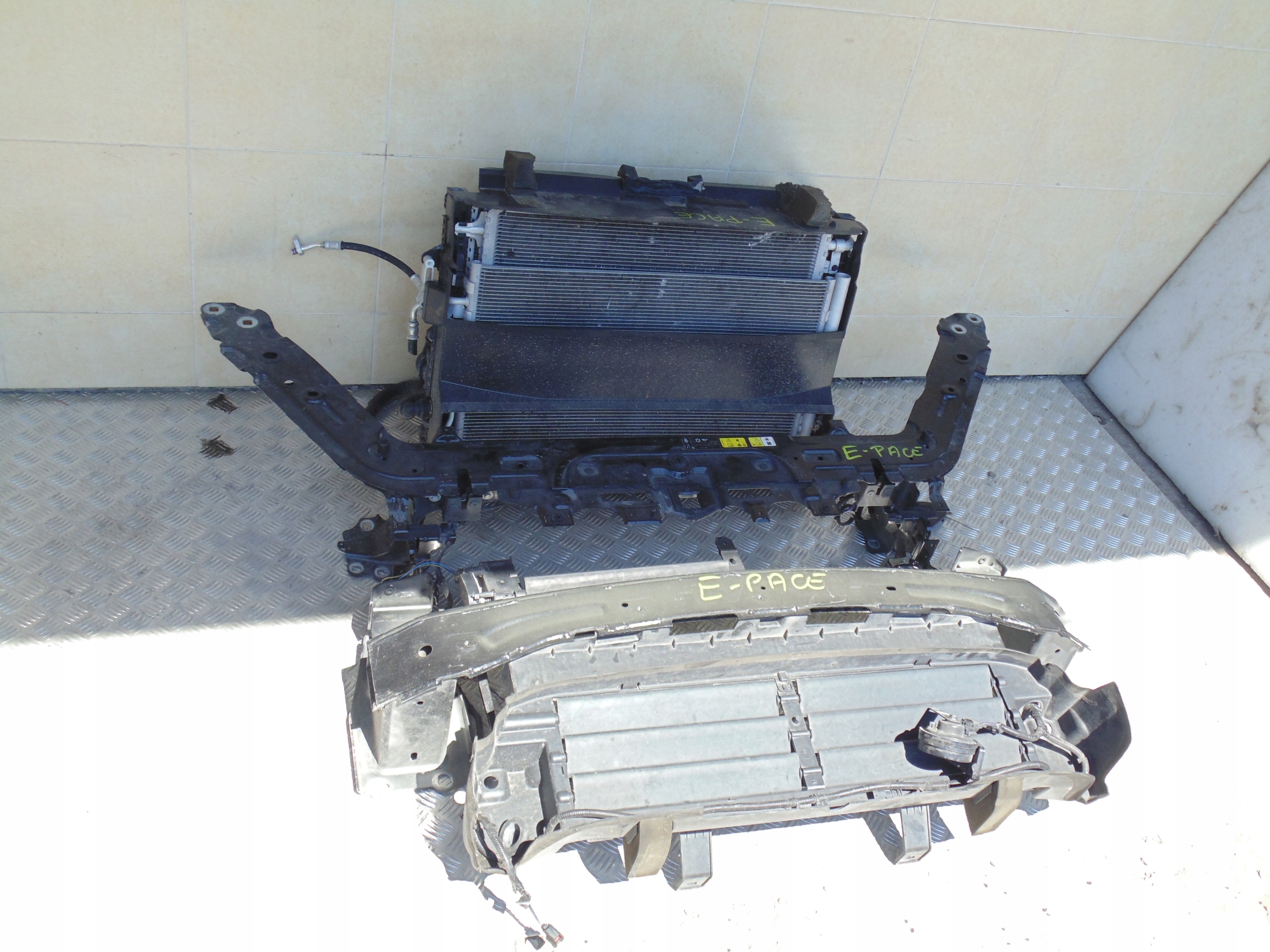 PAS PRZEDNI WZMOCNIENIE JAGUAR E-PACE 2.0D Typ samochodu Samochody osobowe