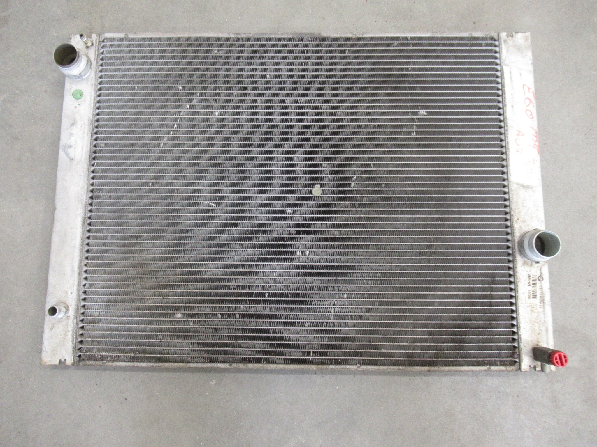 chladič vody BMW E60 E61 E63 E64 E65 E66 M54 N52 N53 N62 benzín