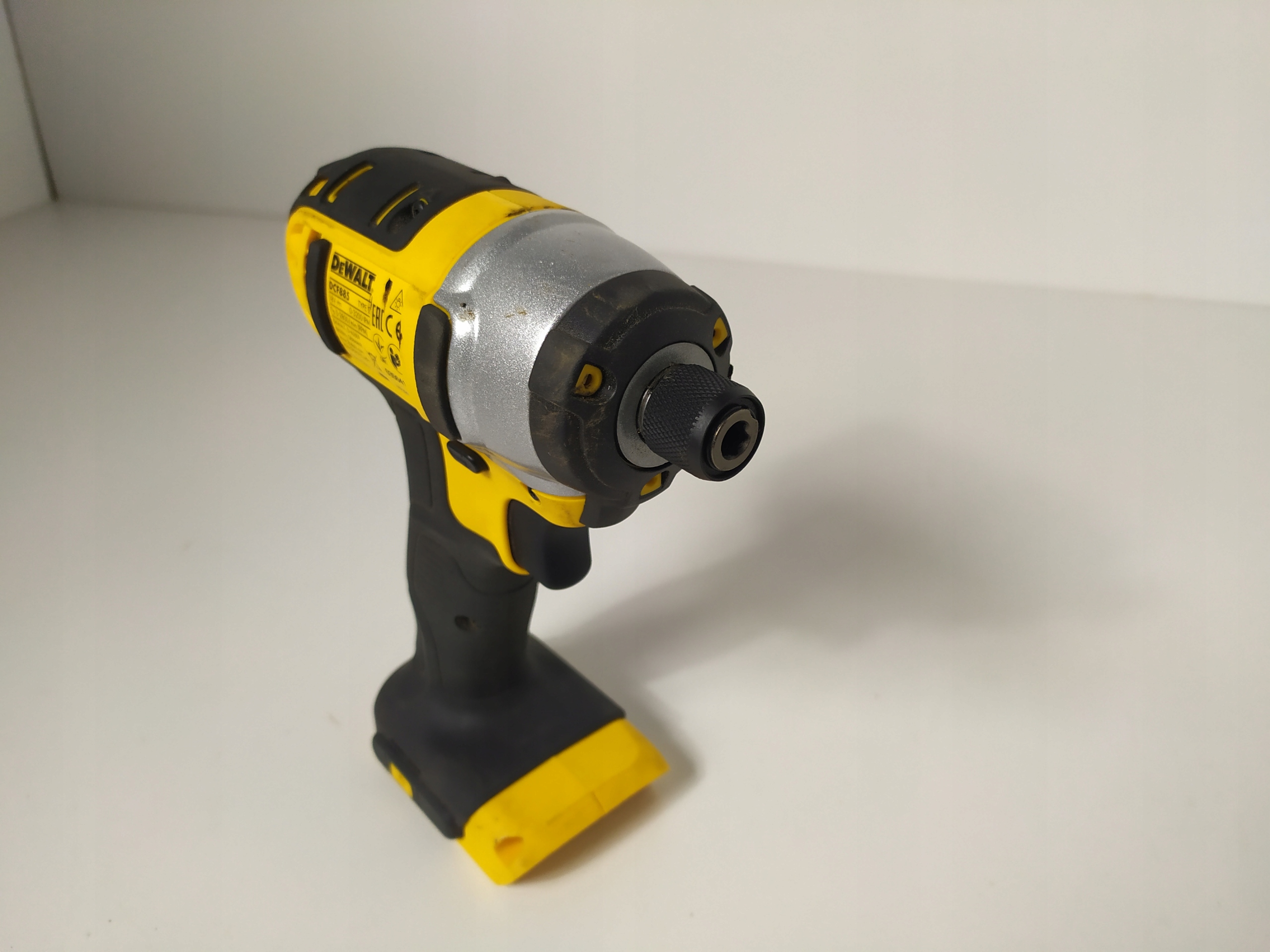 DEWALT DCF885 zakrętarka udarowa 18V Klucz XR Marka DeWalt