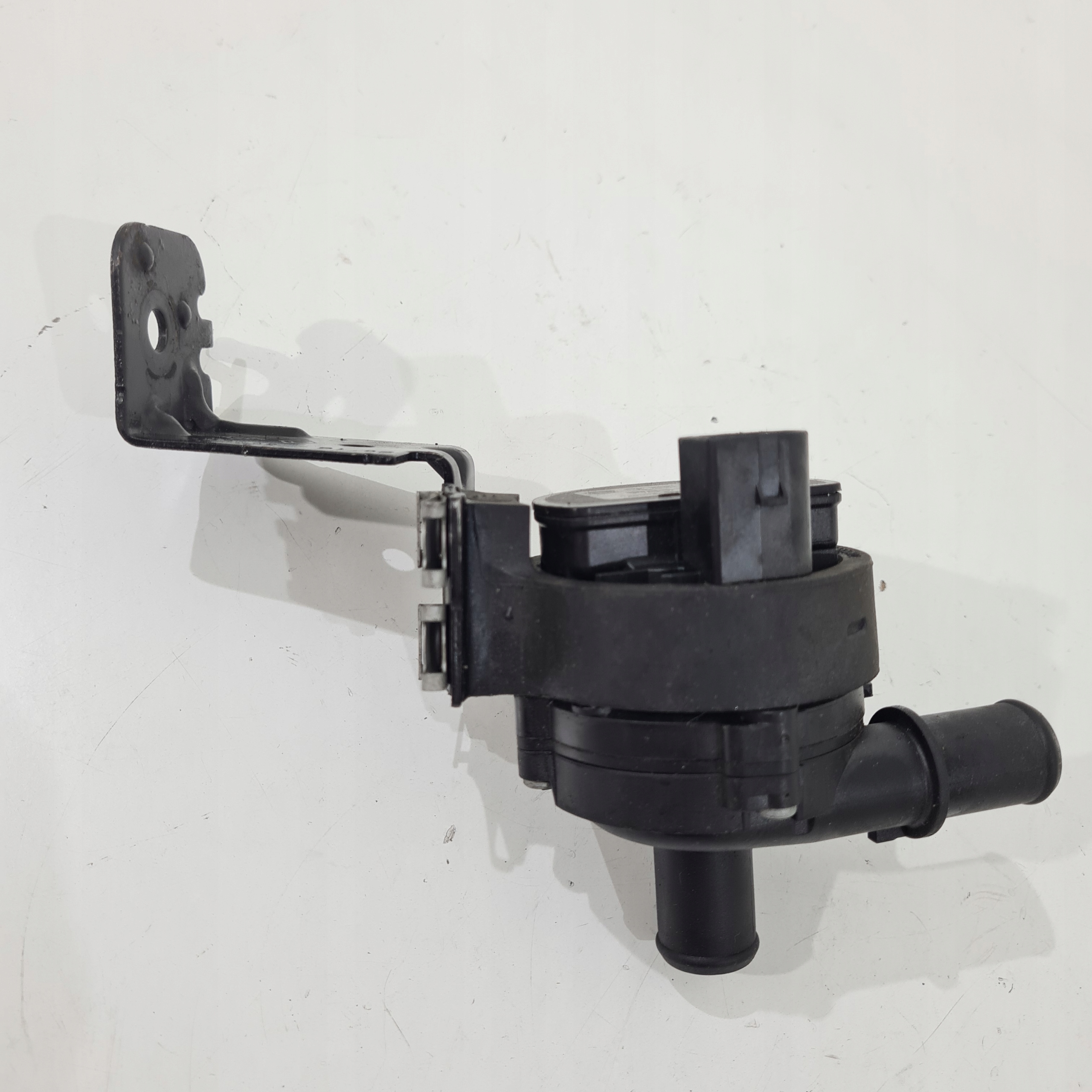 Pompe Circulation d’eau 925164GA0A + Support plaque OE 37769R MASTER 2.3 DCI