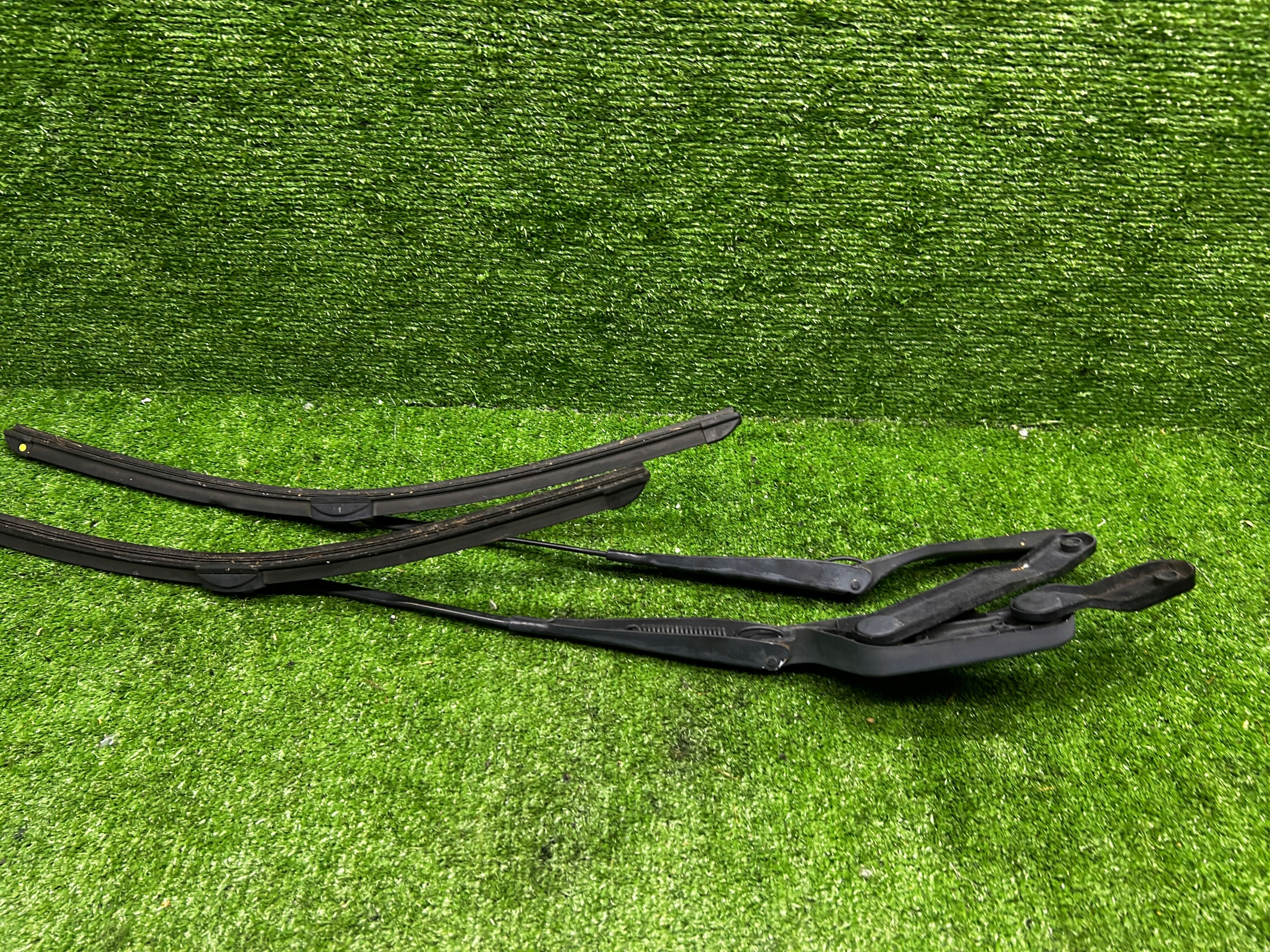 wiper arm front KOMPLET left right MERCEDES W204 A2048200144