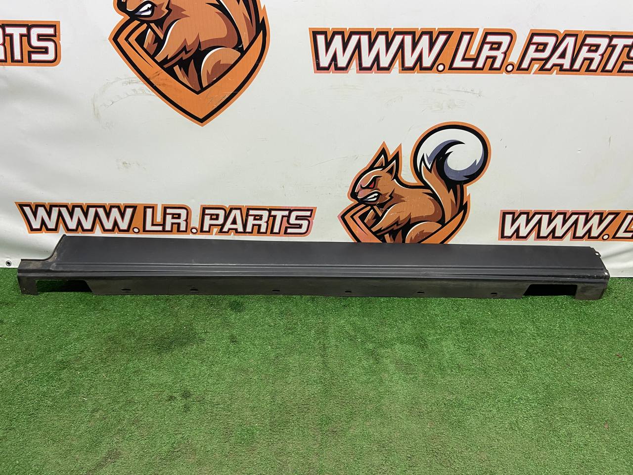 LISTWA PROGOWA LEWA RANGE ROVER L405 JPLA101D57AA