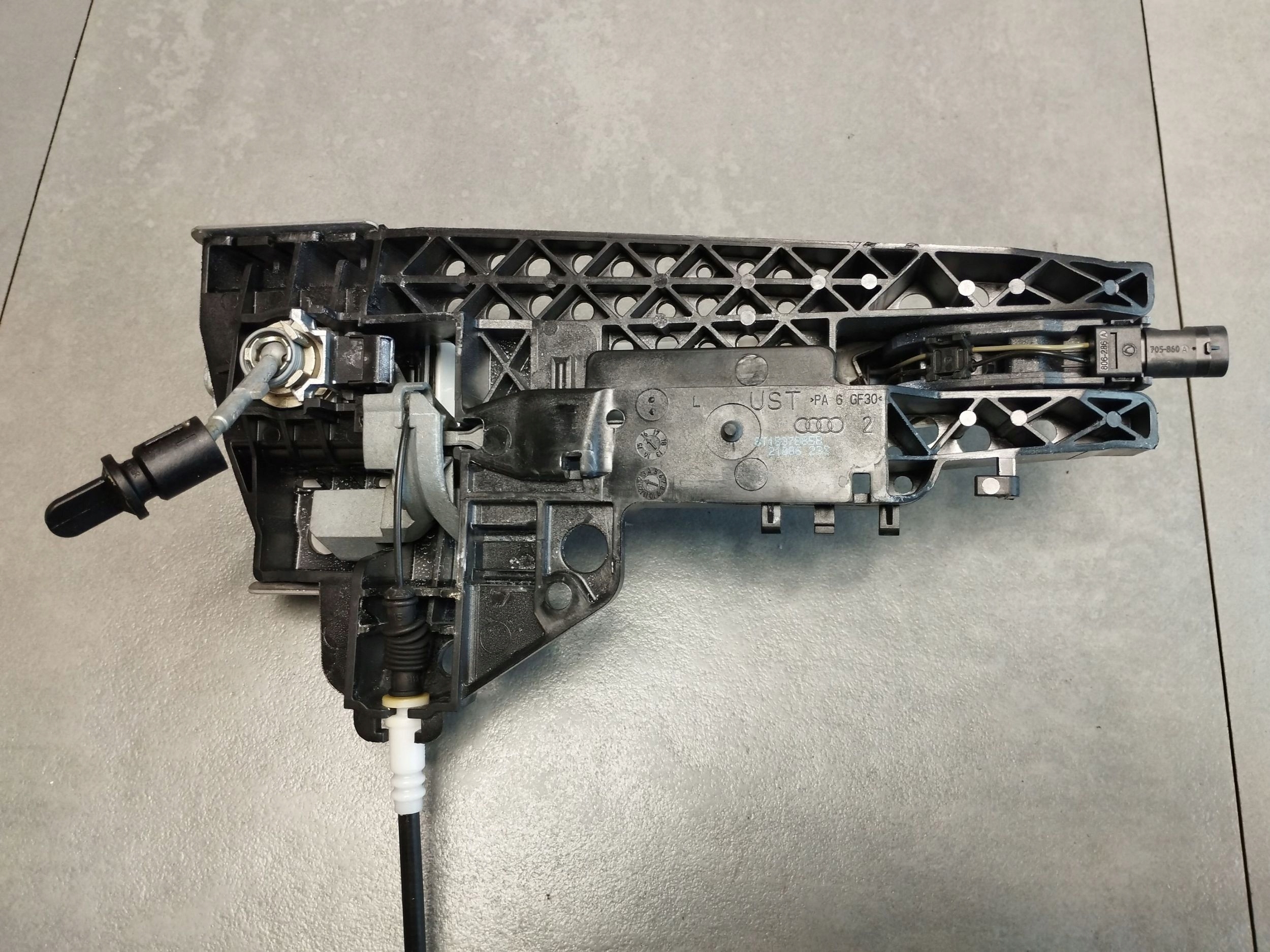 Audi A5 Sportback 8TA handle left front LS9R 8T1837885B