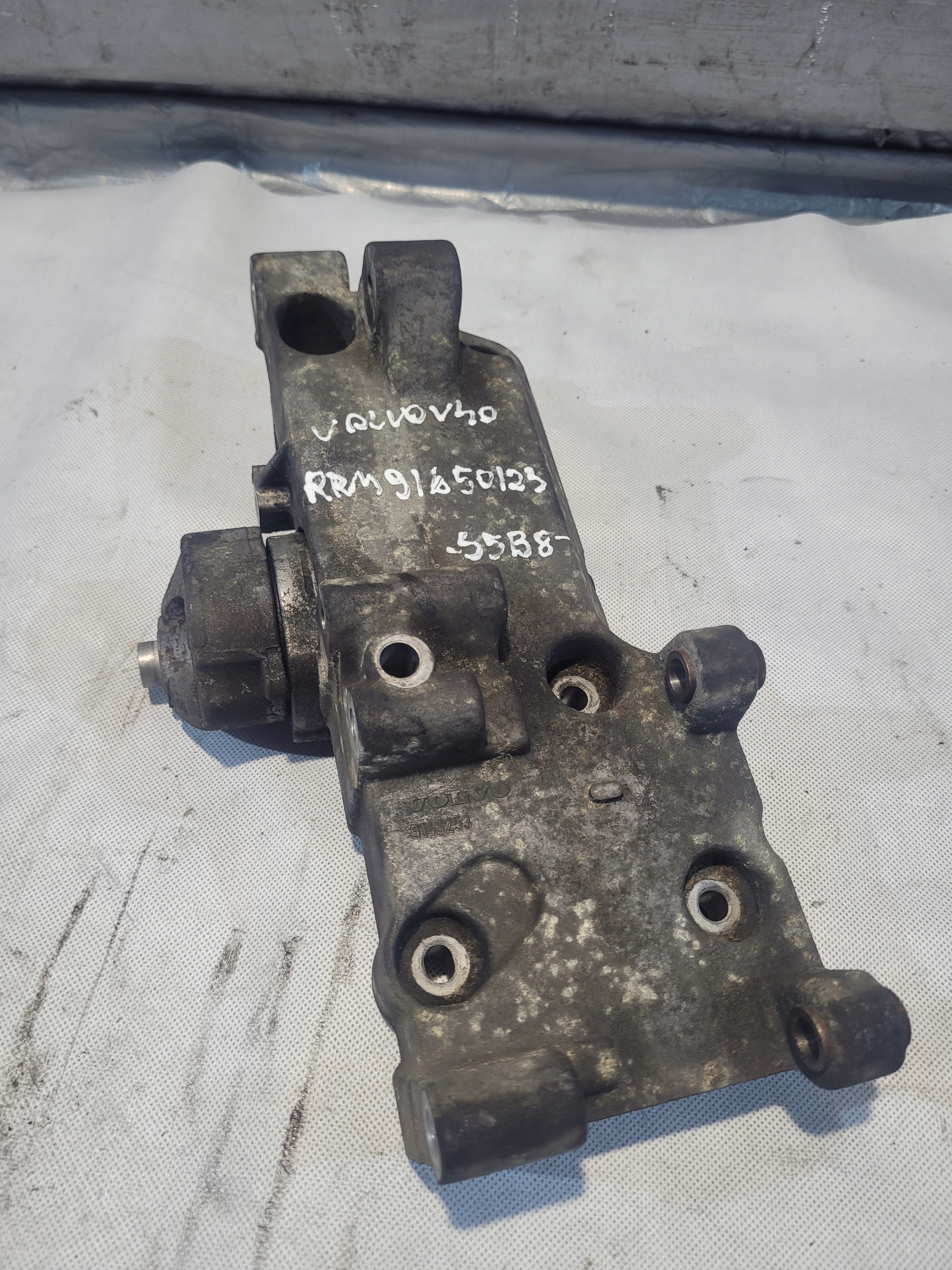 supporto alternatore OE 9146253 VOLVO V40 e 1 99r 1.6B
