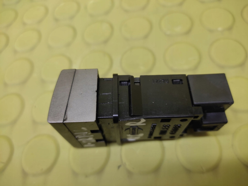 NISSAN X-TRAIL switch of the heating windows