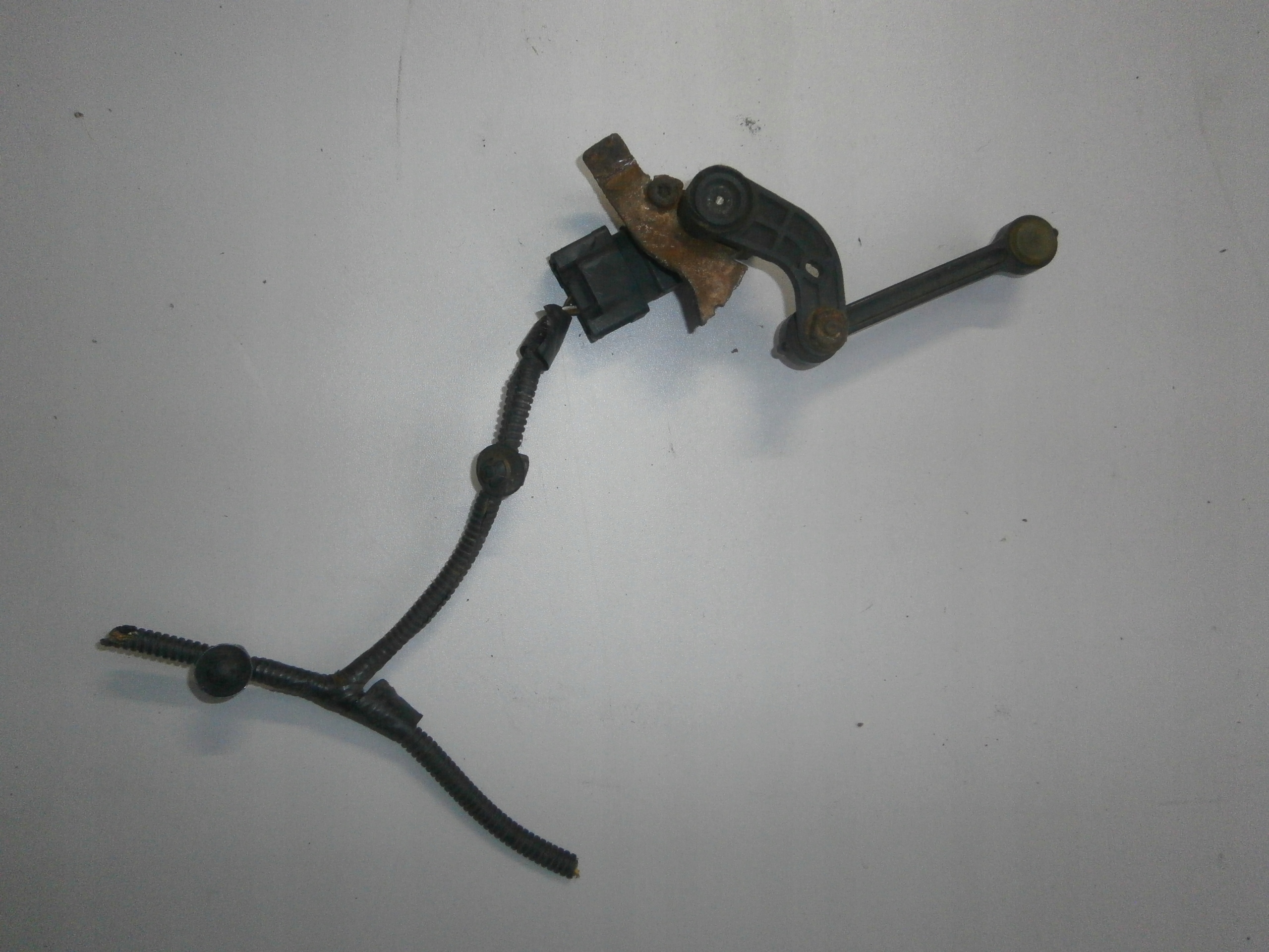 3M5F-13D007-EA - FORD KUGA ДАТЧИК ВЫРАВНИВАНИЯ КСЕНОН СЗАДИ