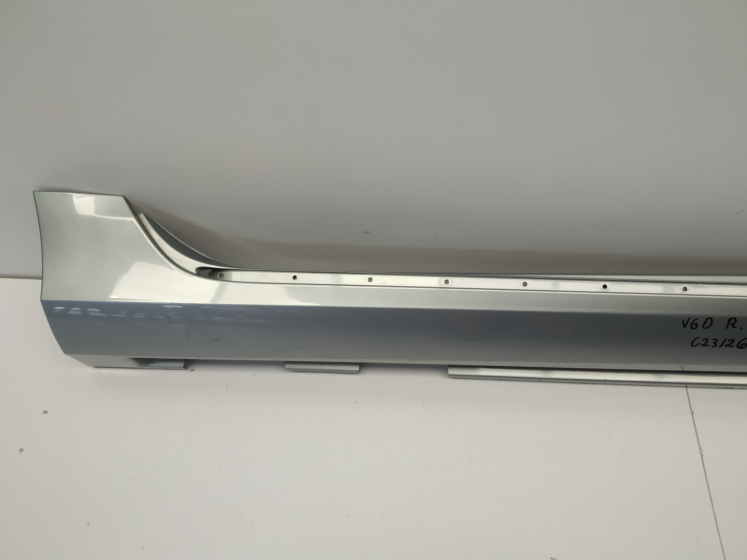 2010r + Volvo S60 II V60 threshold moulding threshold right original 31333005
