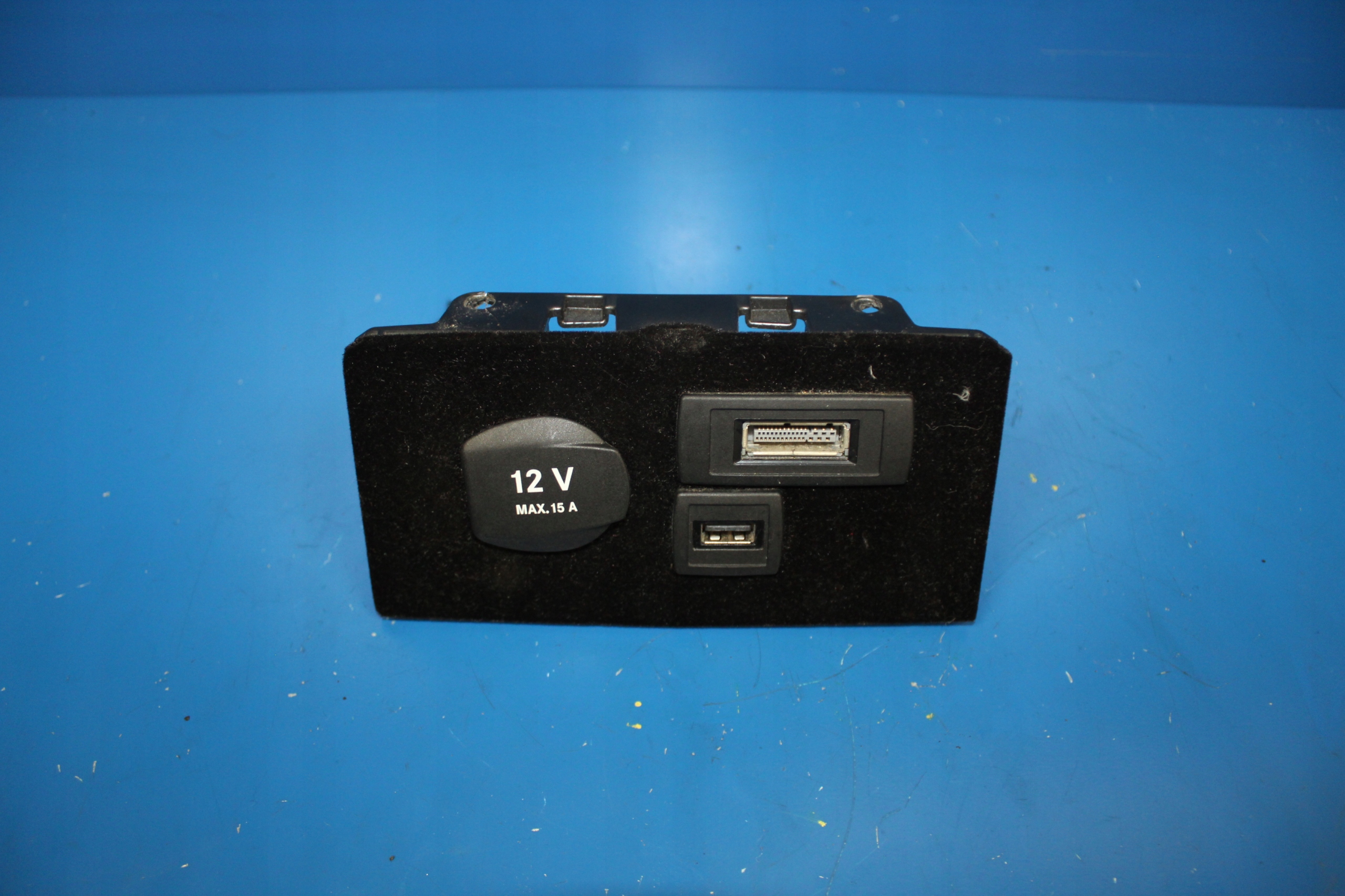 MERCEDES CLS W218 роз'єм USB модуль 12V