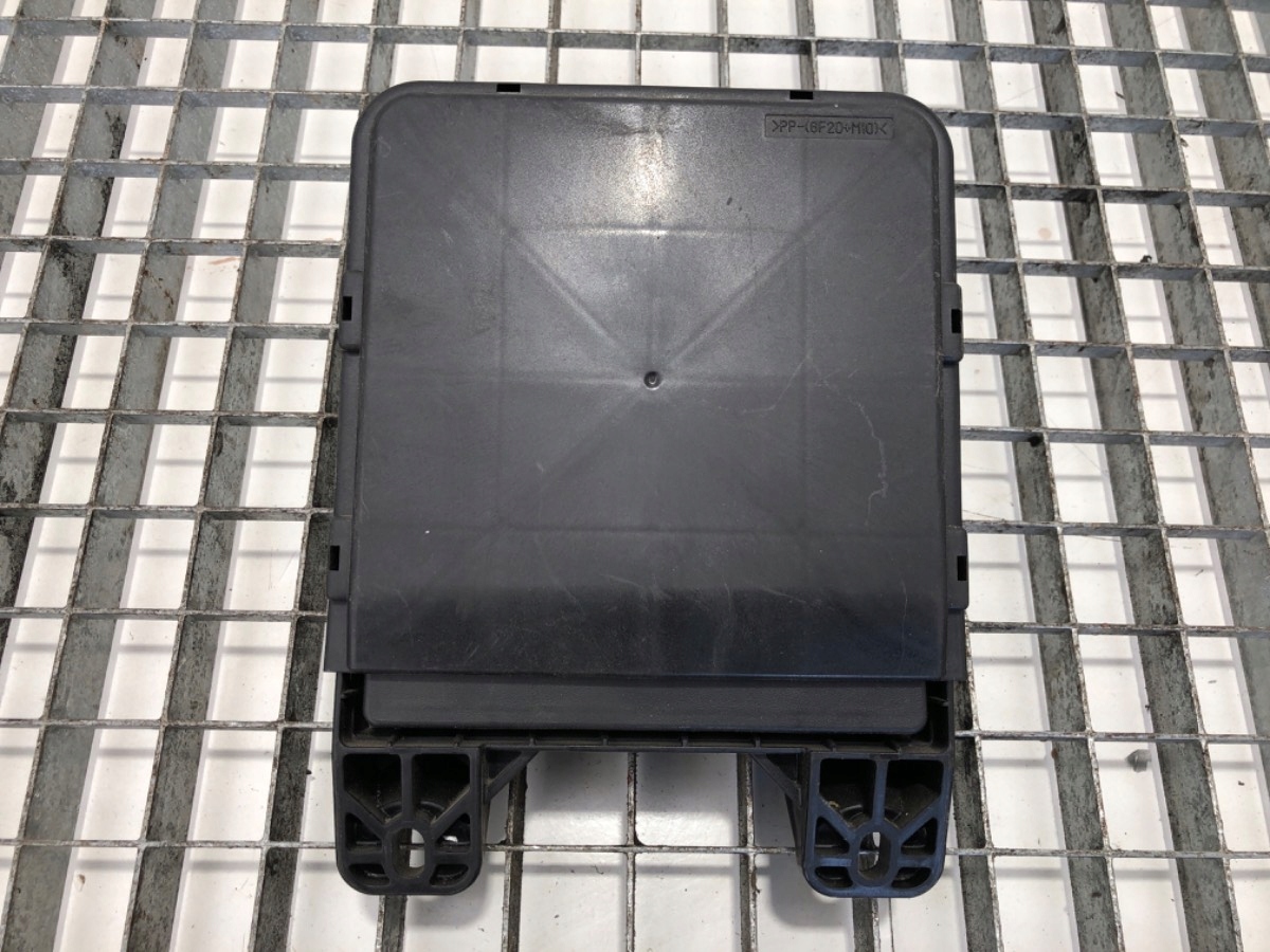 SKRZYNKA BEZPIECZNIKÓW RENAULT TRUCKS D 284B6LC40B Hatchback 3.0 177KM Producent części OEM