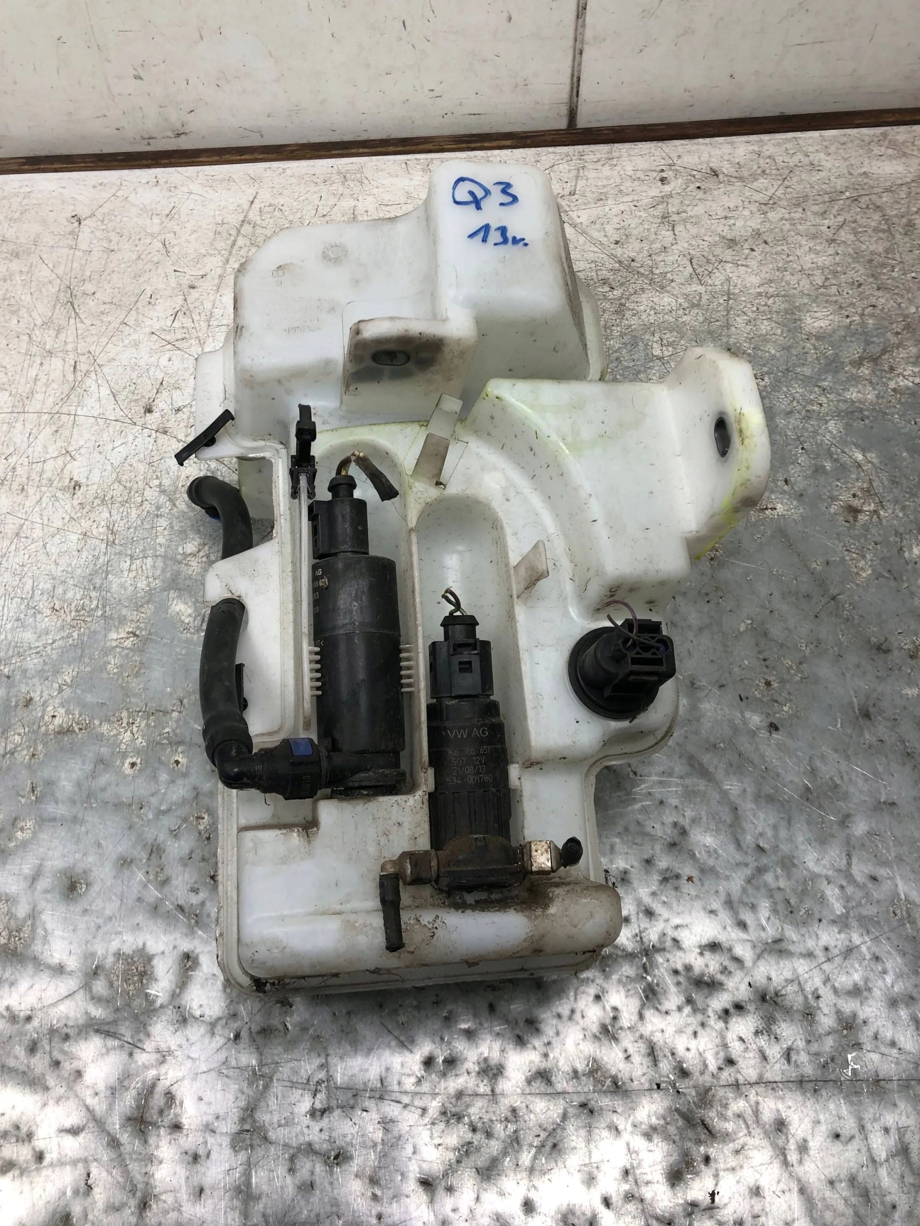 washer fluid tank AUDI Q3 8U 8U0955451L