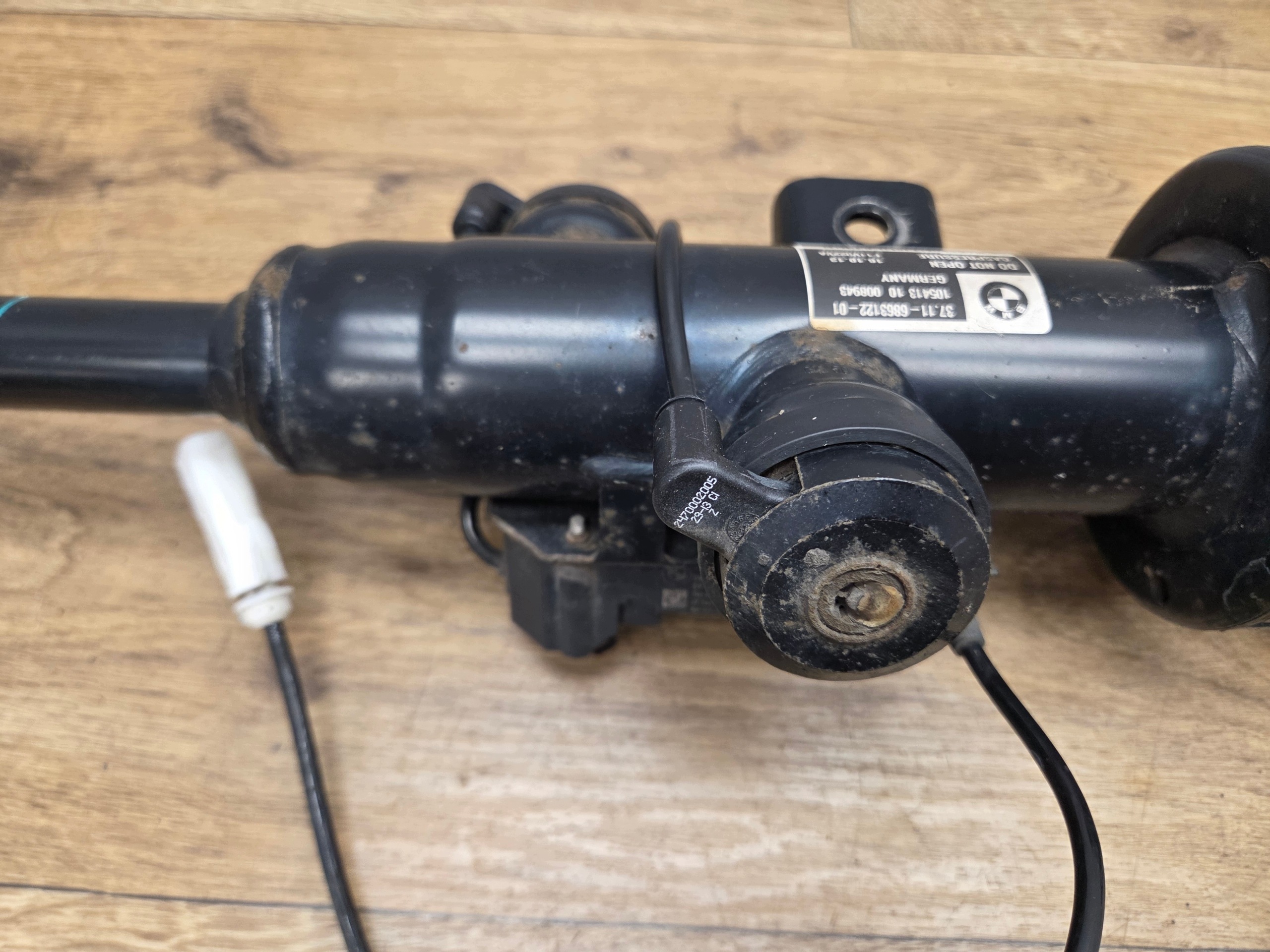 BMW 5 F11 LCI right shock absorber VDC front front 6863122