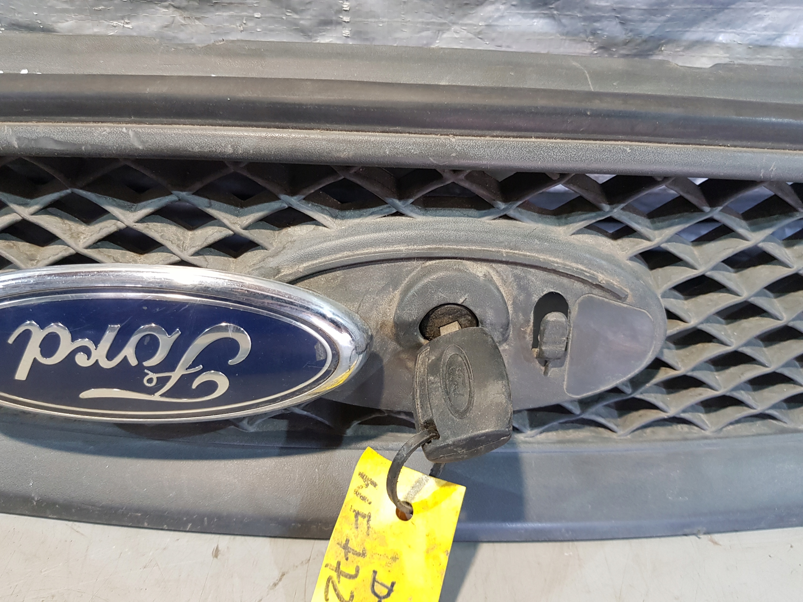 grill FORD FOCUS MK2 4M51-8200-AJ + lock Z KLUCZYKIEM