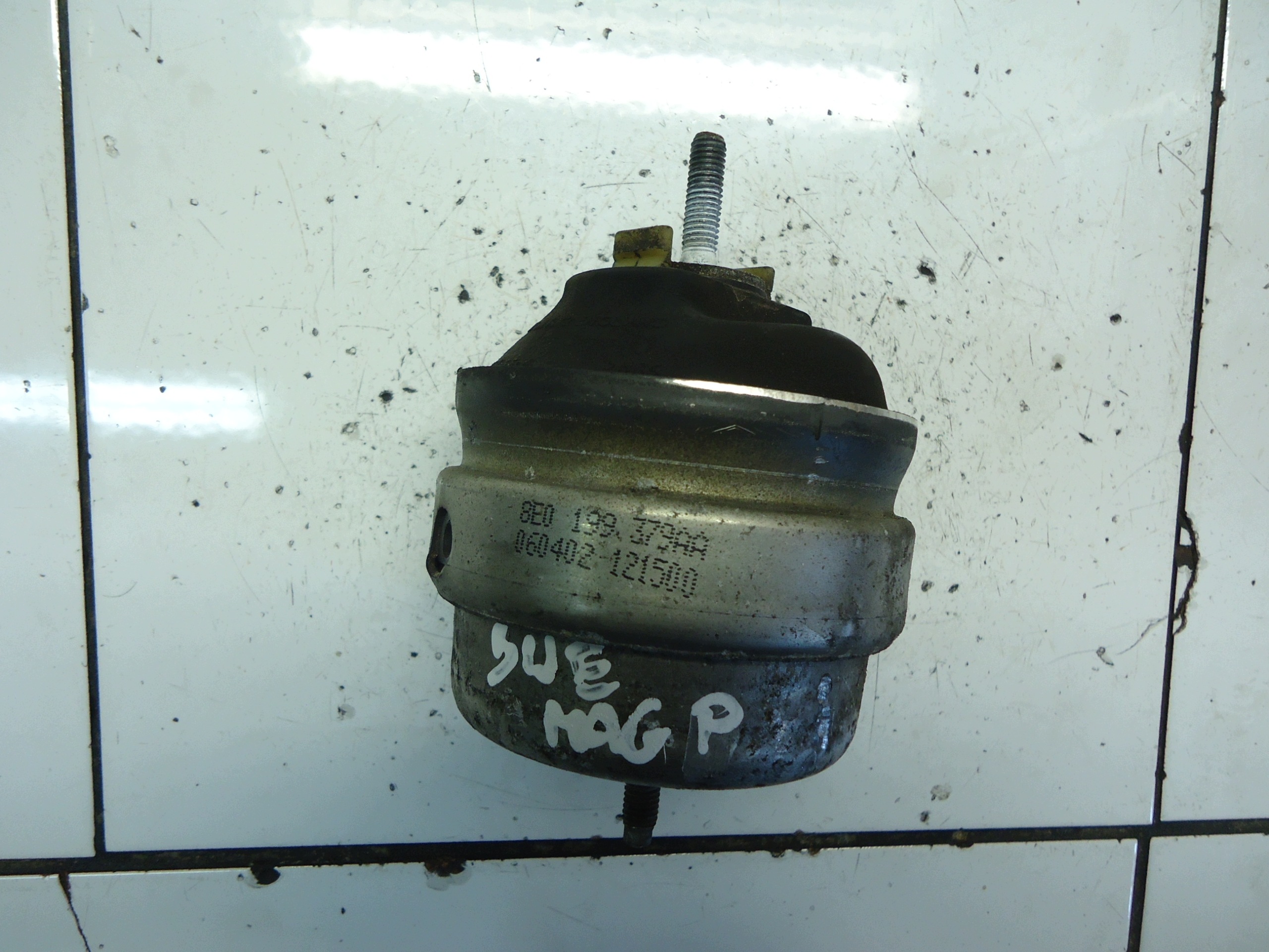 AUDI A4 B7 2.0TFSI BWE motorlager 8E01199379AA
