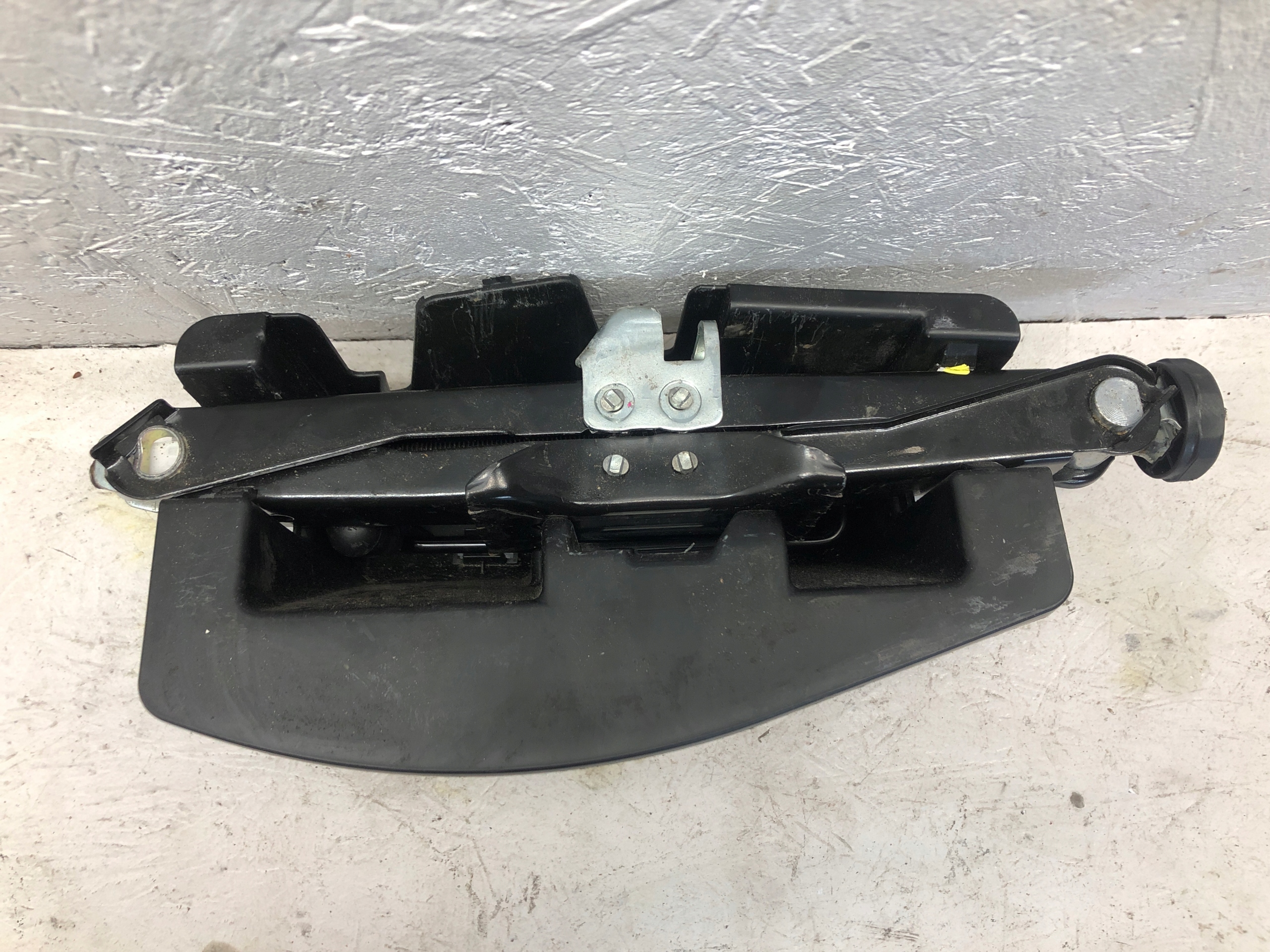 AUDI A4 A5 B8 кріплення важеля