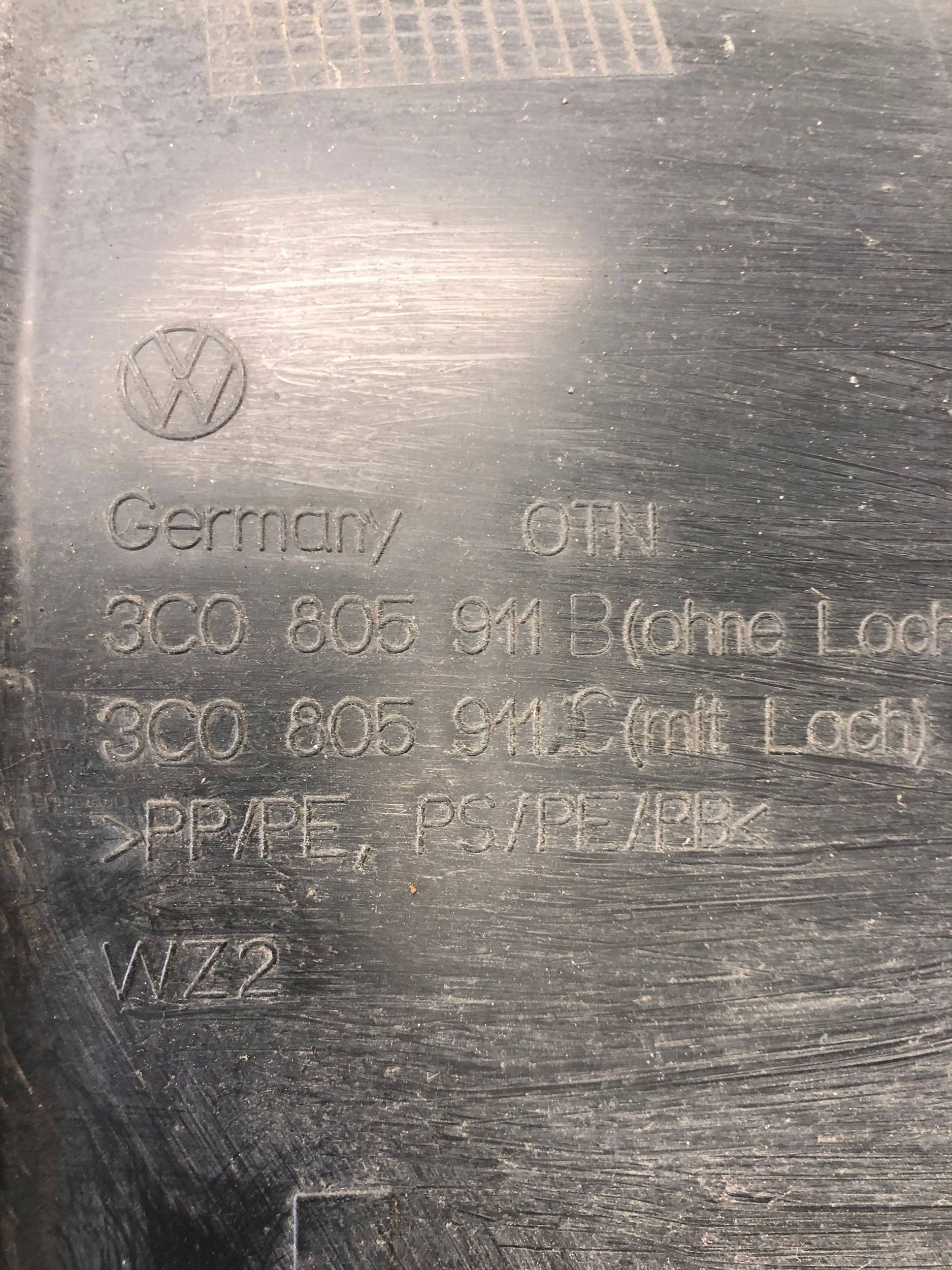 NOSEK NADKOLA left front VW PASSAT B6 3C0805911B