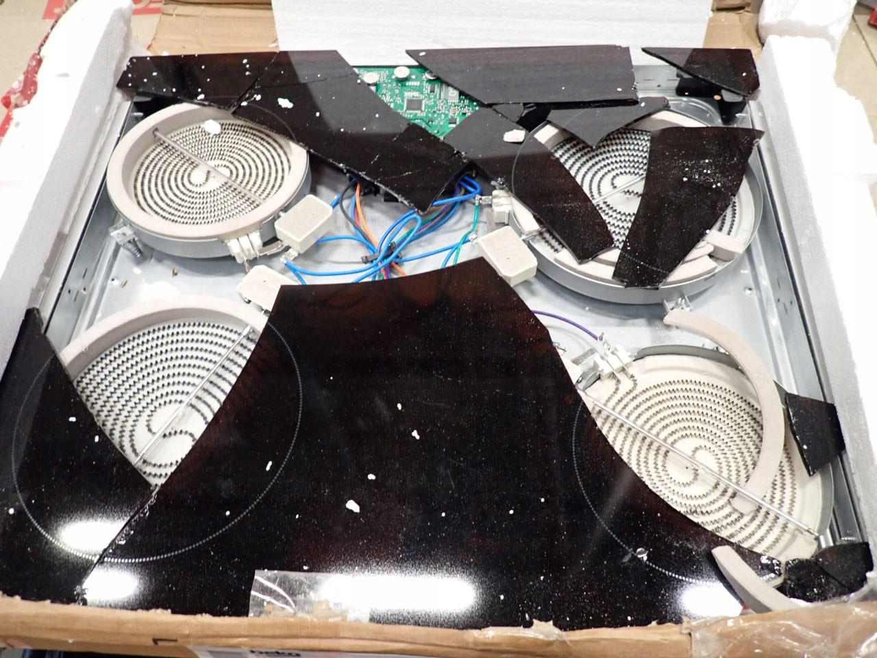 Płyta BEKO HIC64400E - uszkodzenie Model HIC64400E